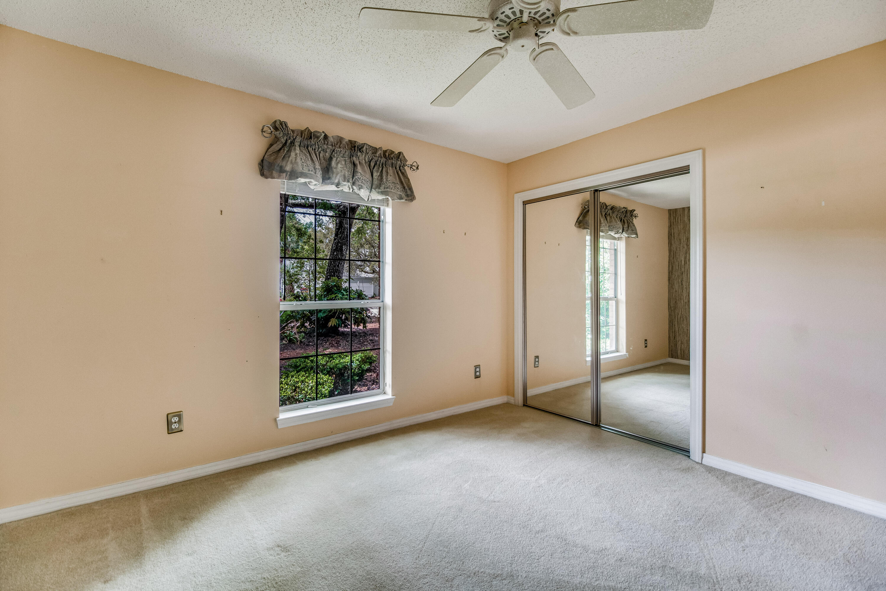 ROBLEDAL ESTATES - Residential