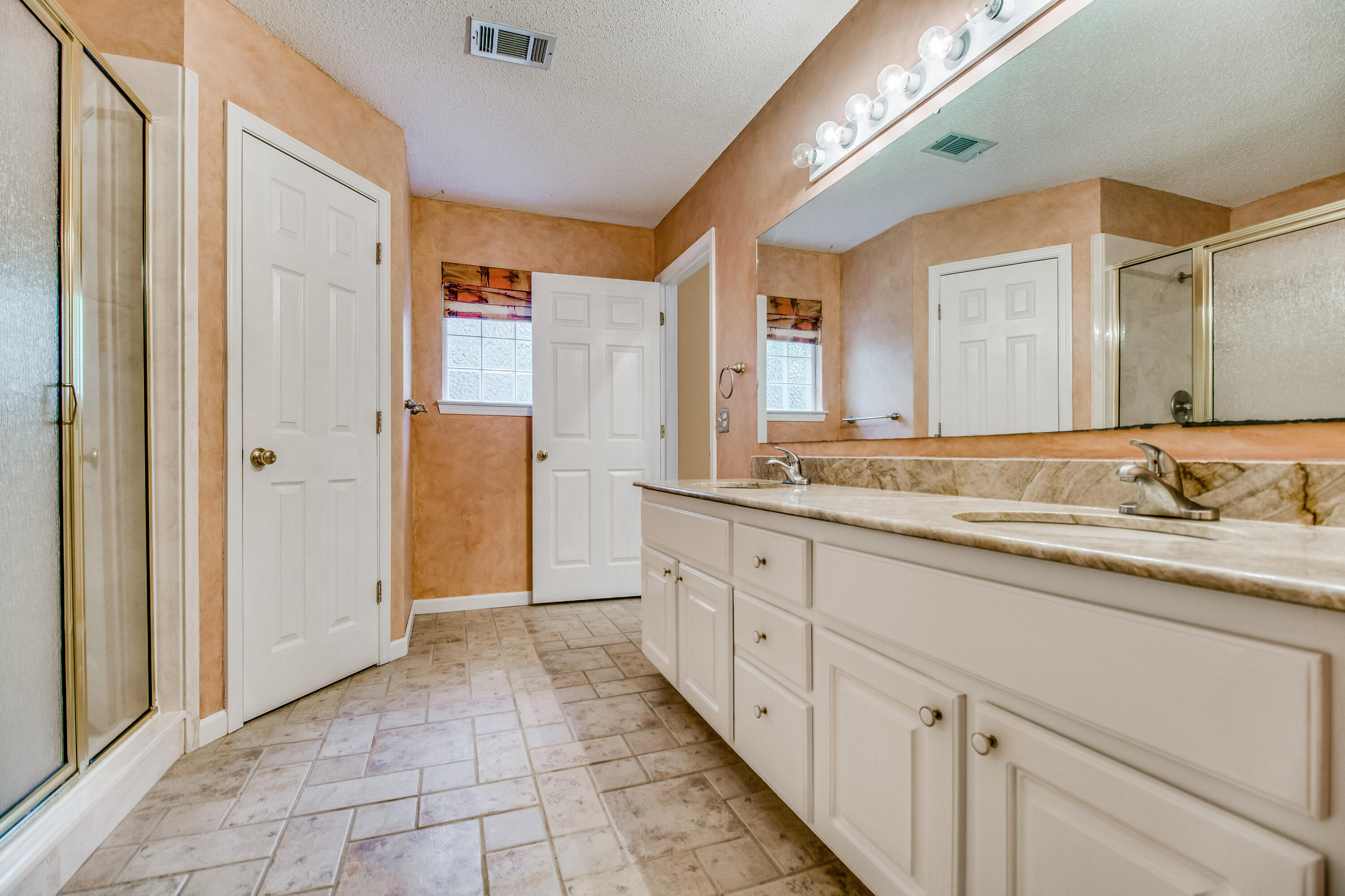 ROBLEDAL ESTATES - Residential