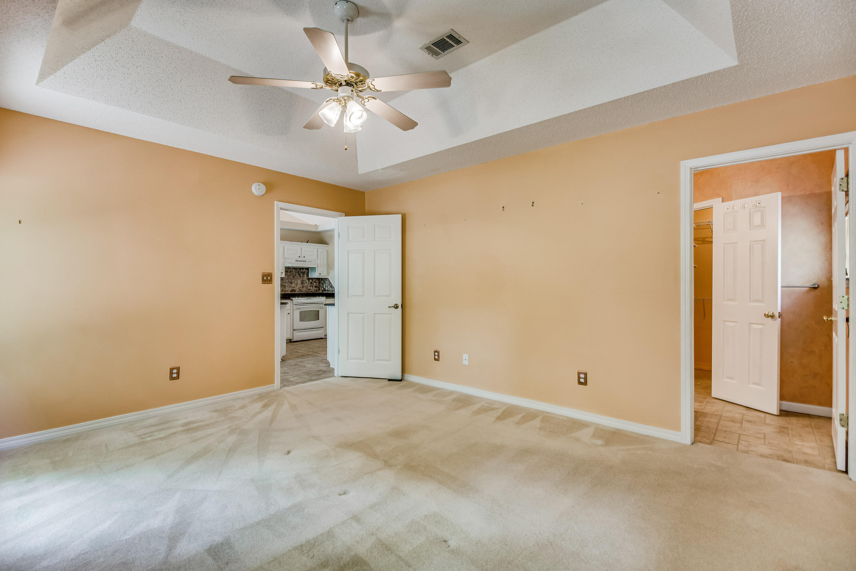 ROBLEDAL ESTATES - Residential