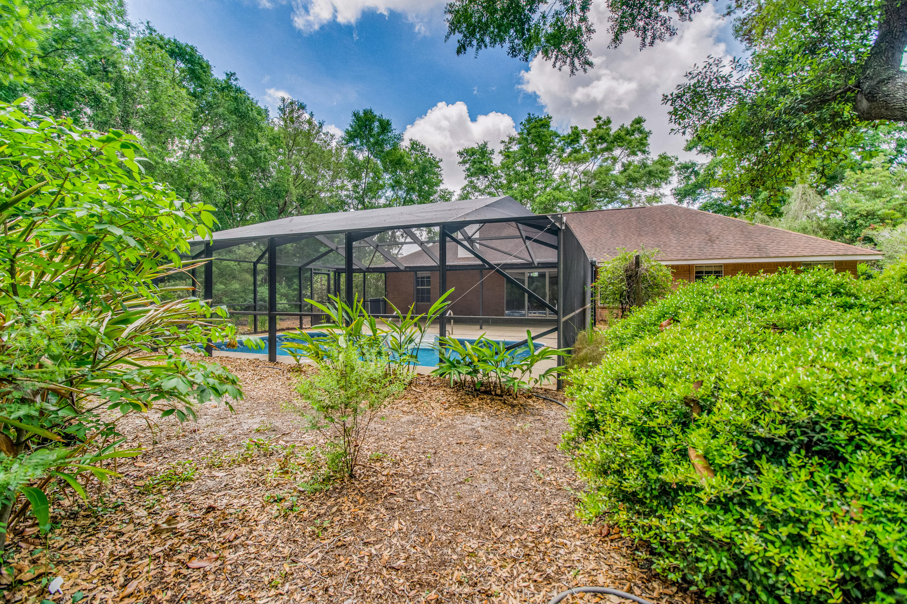 ROBLEDAL ESTATES - Residential