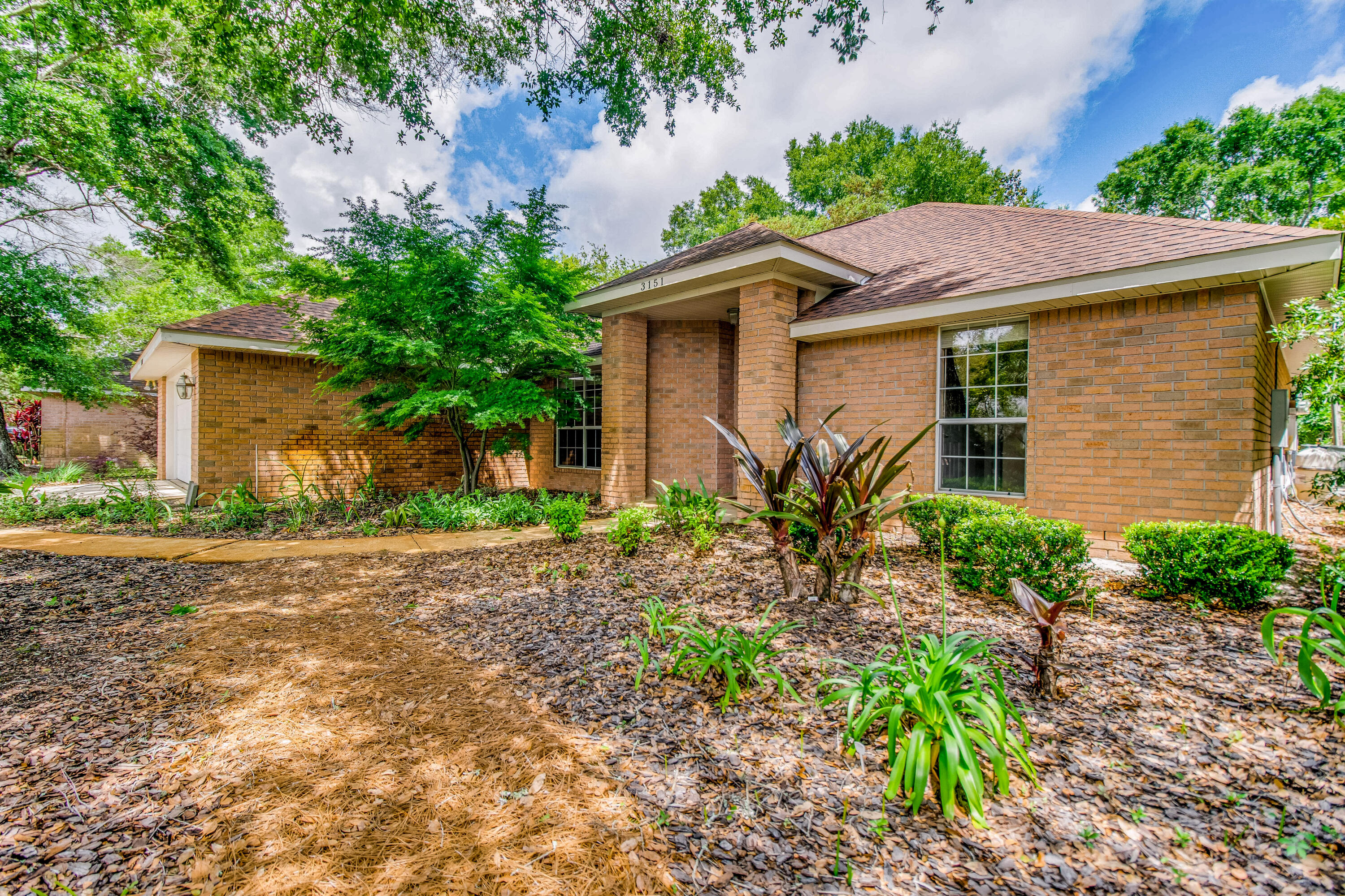 ROBLEDAL ESTATES - Residential