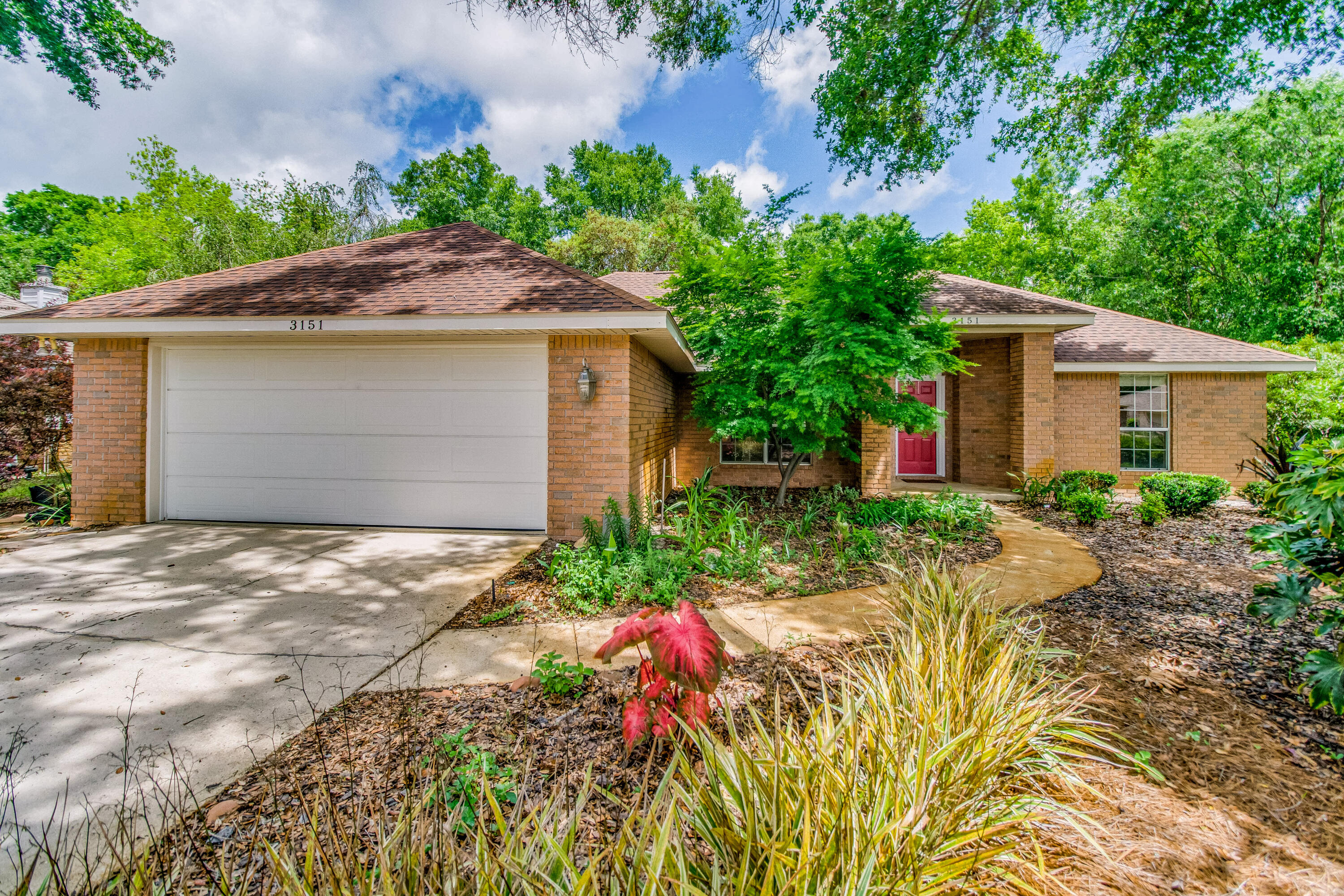 ROBLEDAL ESTATES - Residential