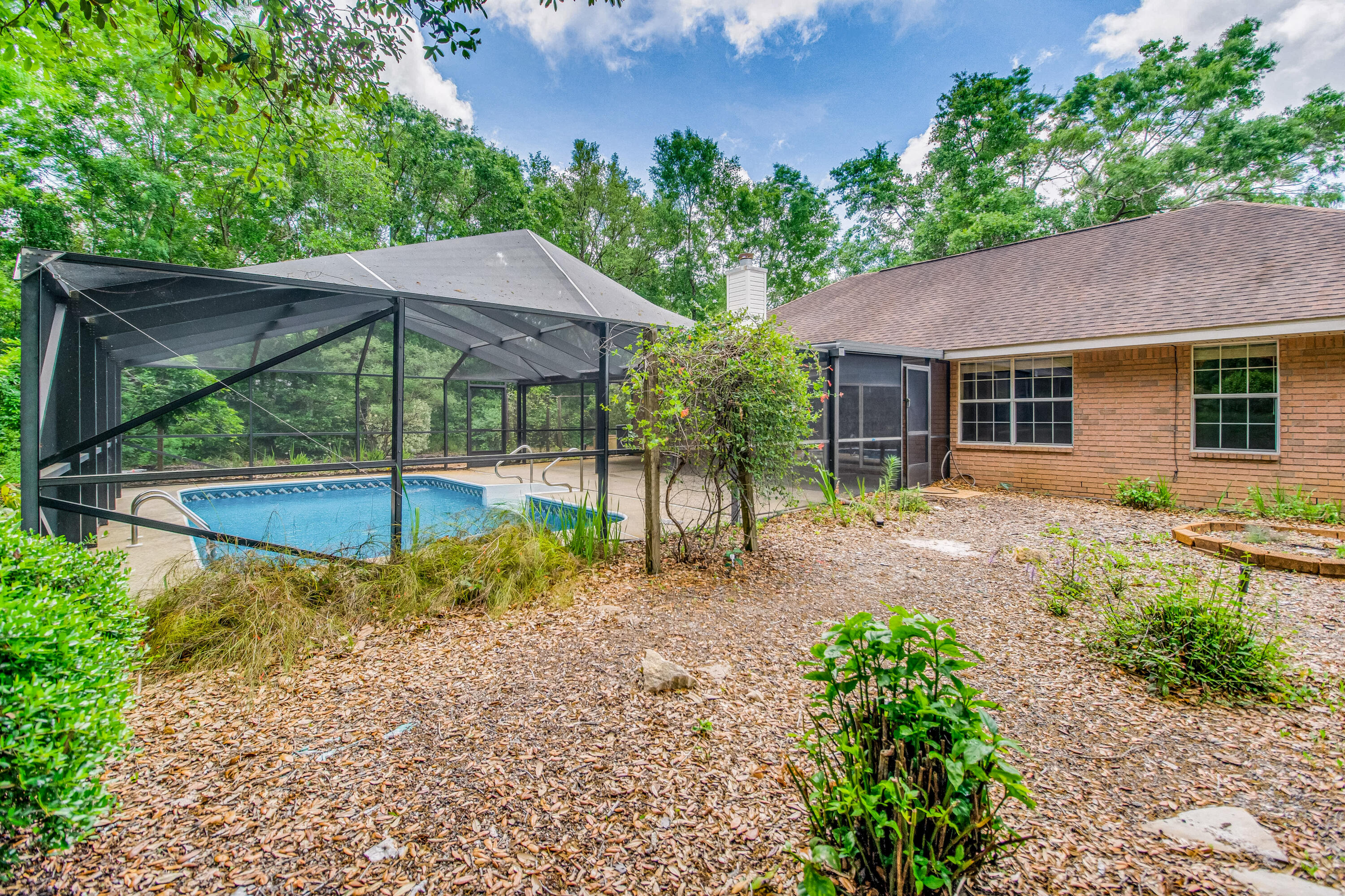 ROBLEDAL ESTATES - Residential