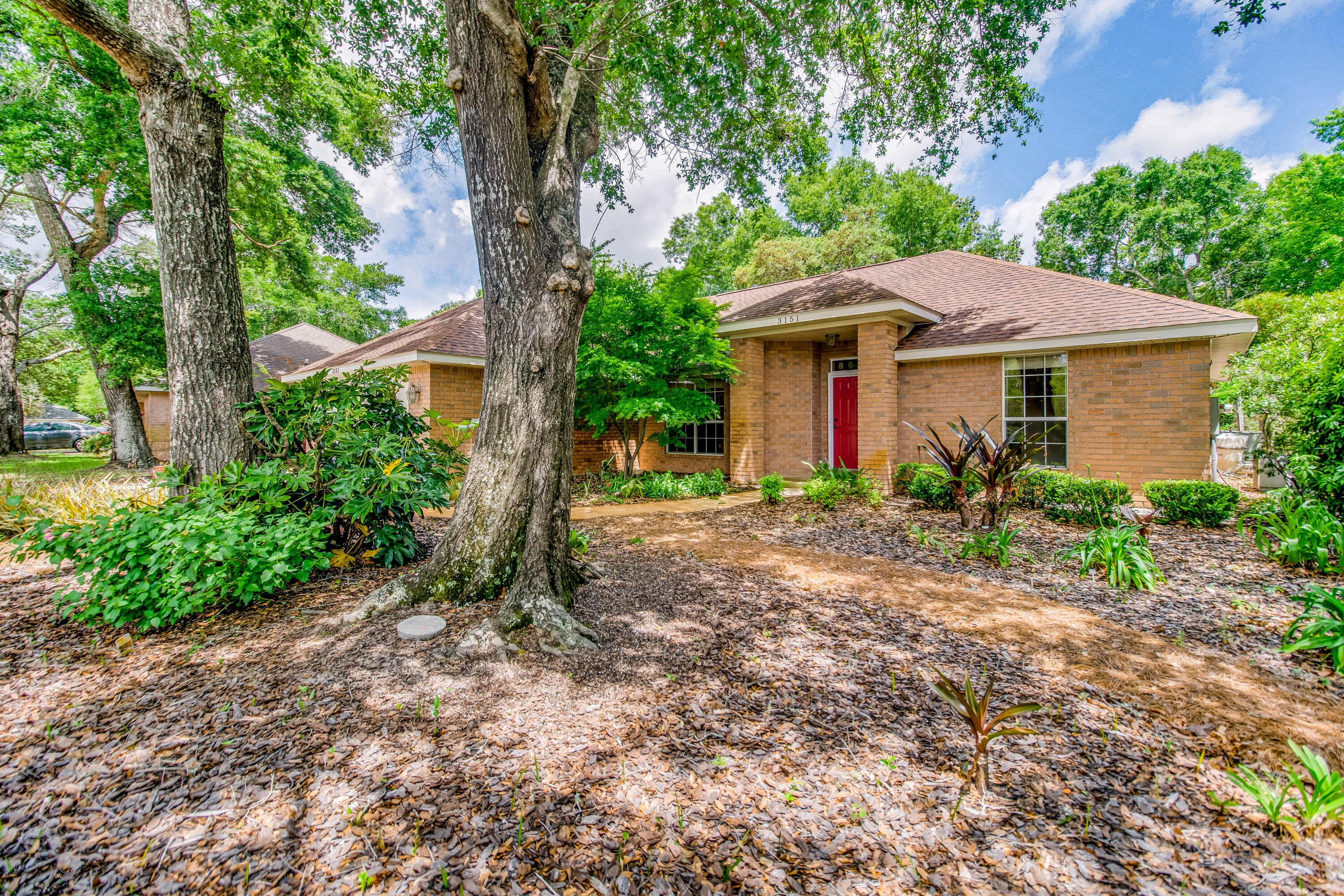 ROBLEDAL ESTATES - Residential