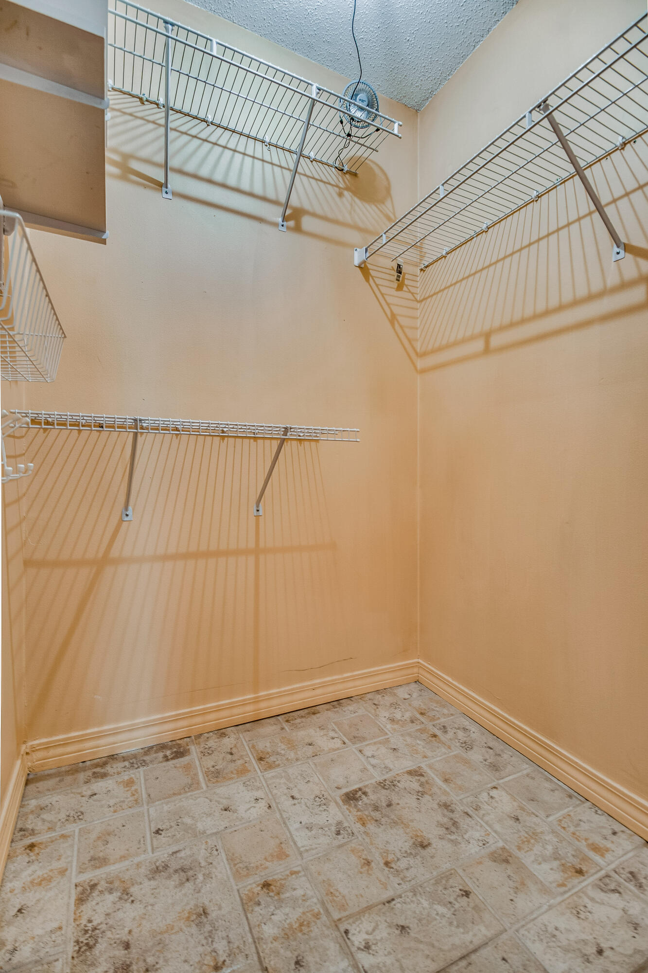 ROBLEDAL ESTATES - Residential