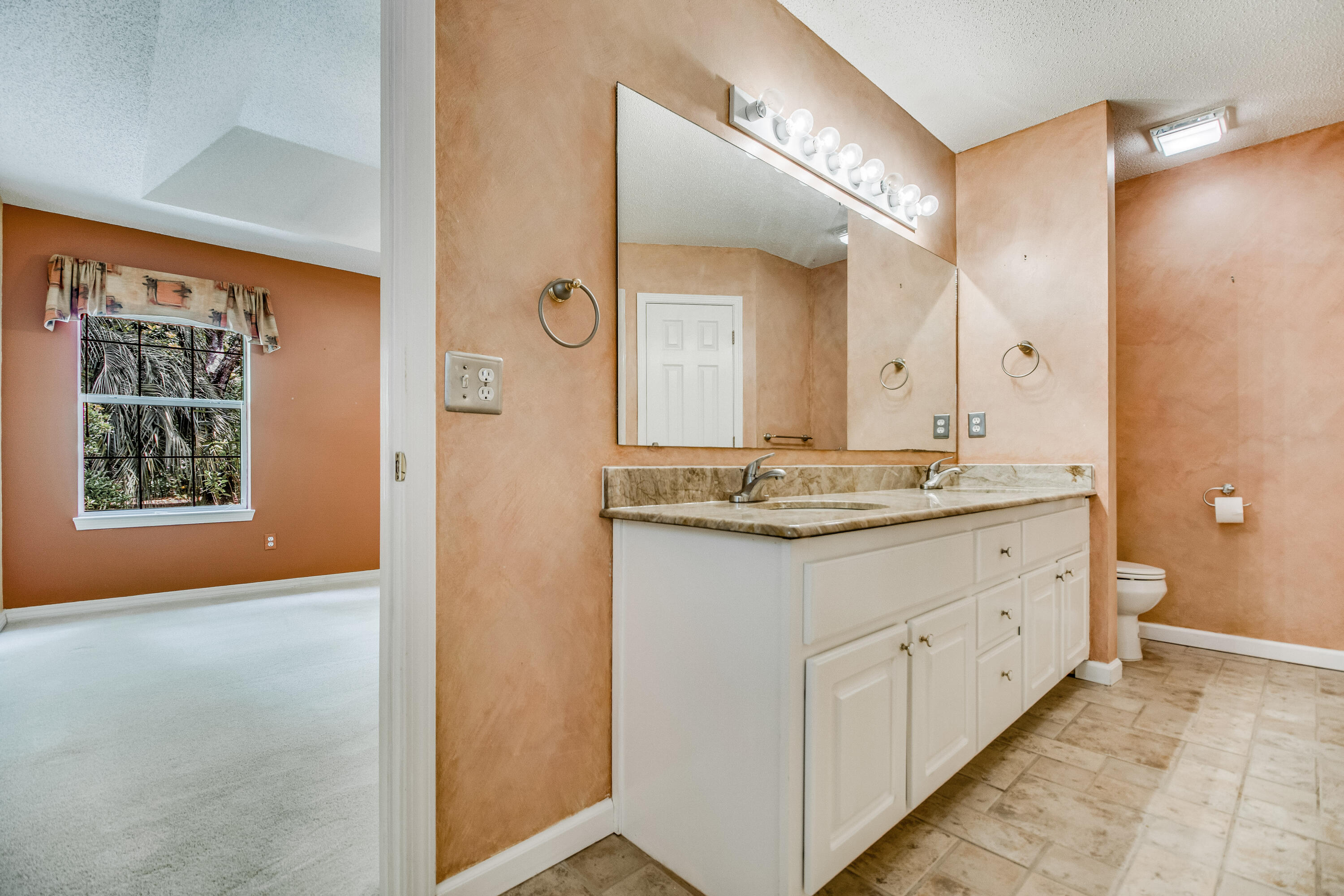 ROBLEDAL ESTATES - Residential