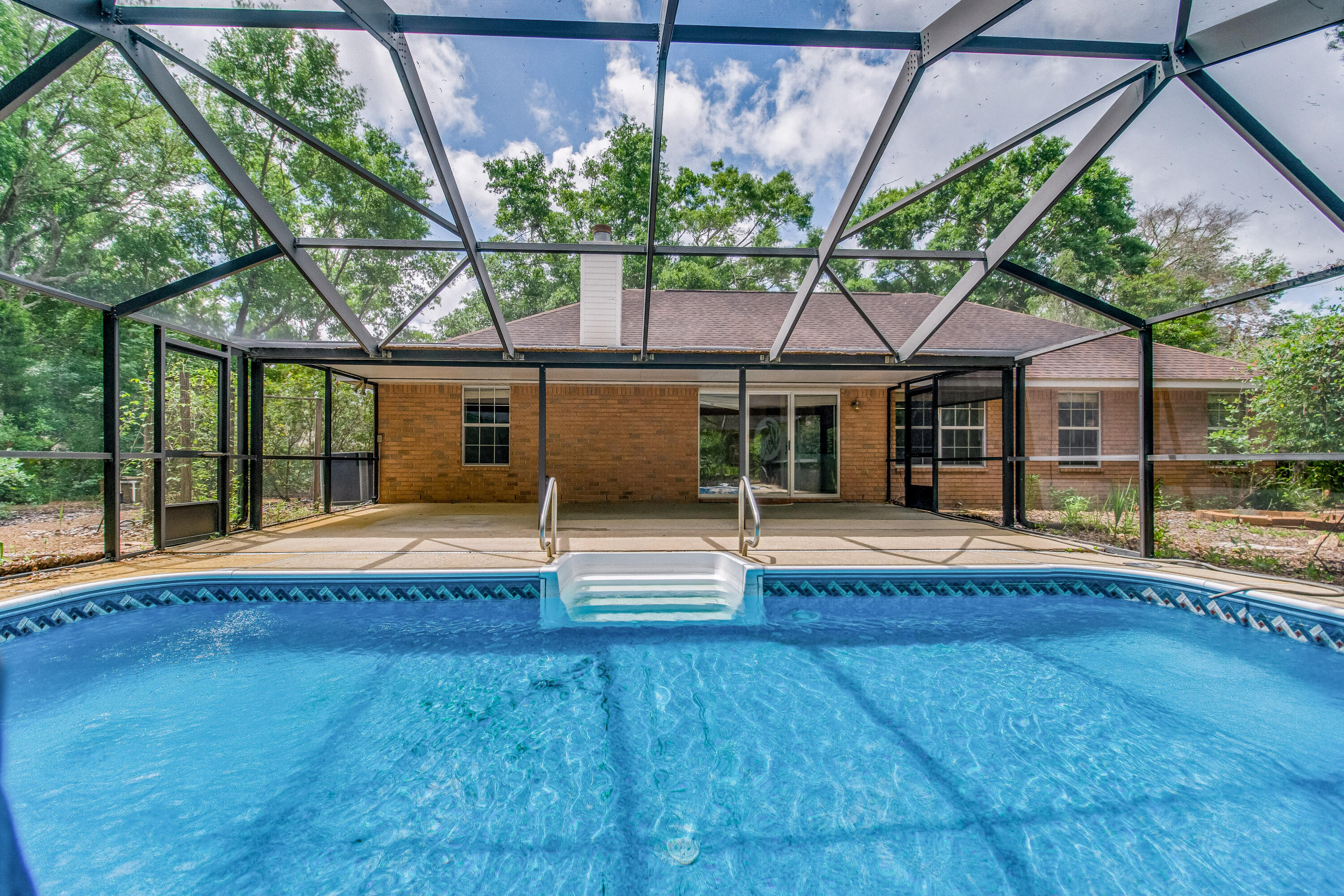 ROBLEDAL ESTATES - Residential