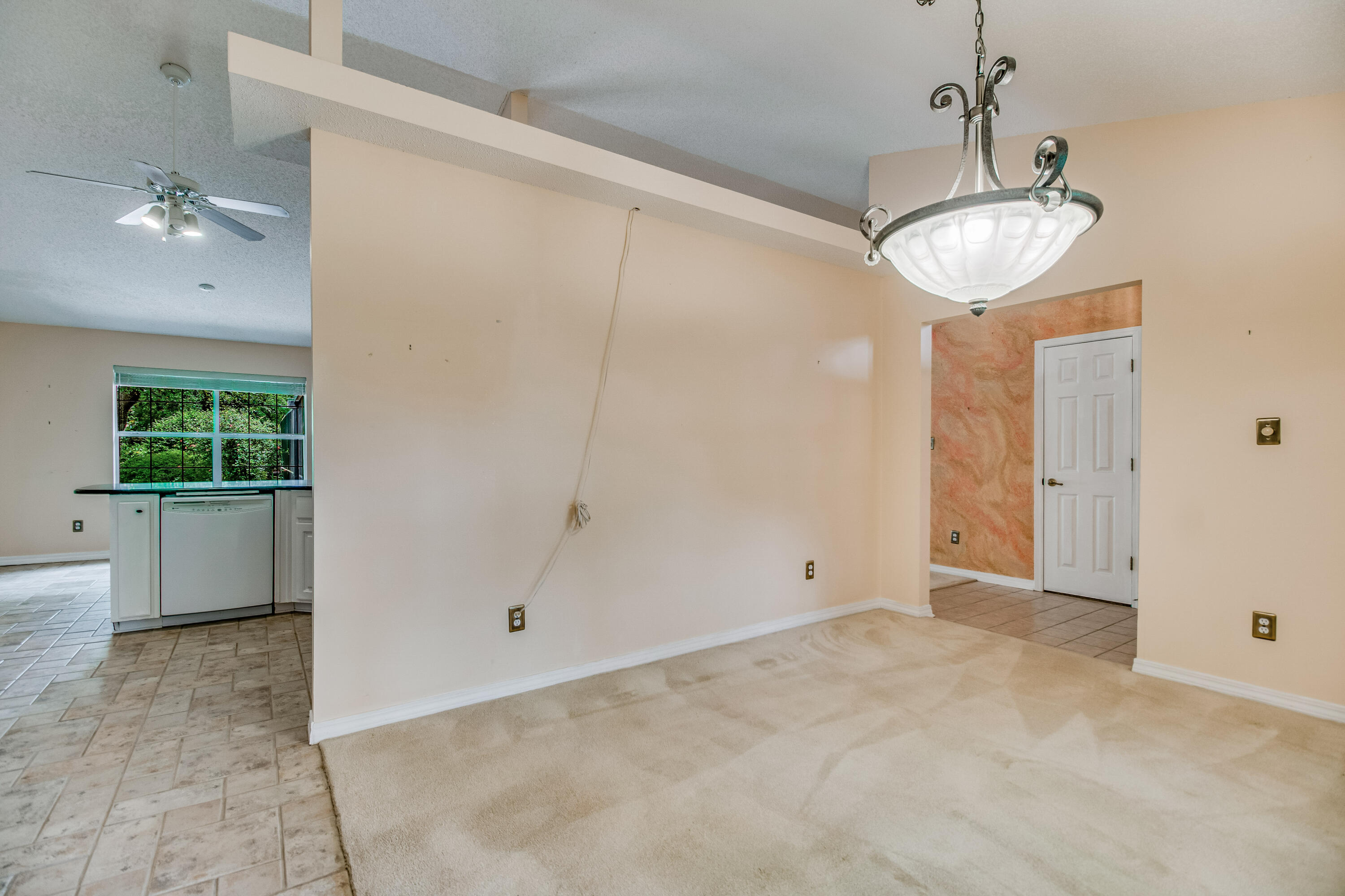 ROBLEDAL ESTATES - Residential