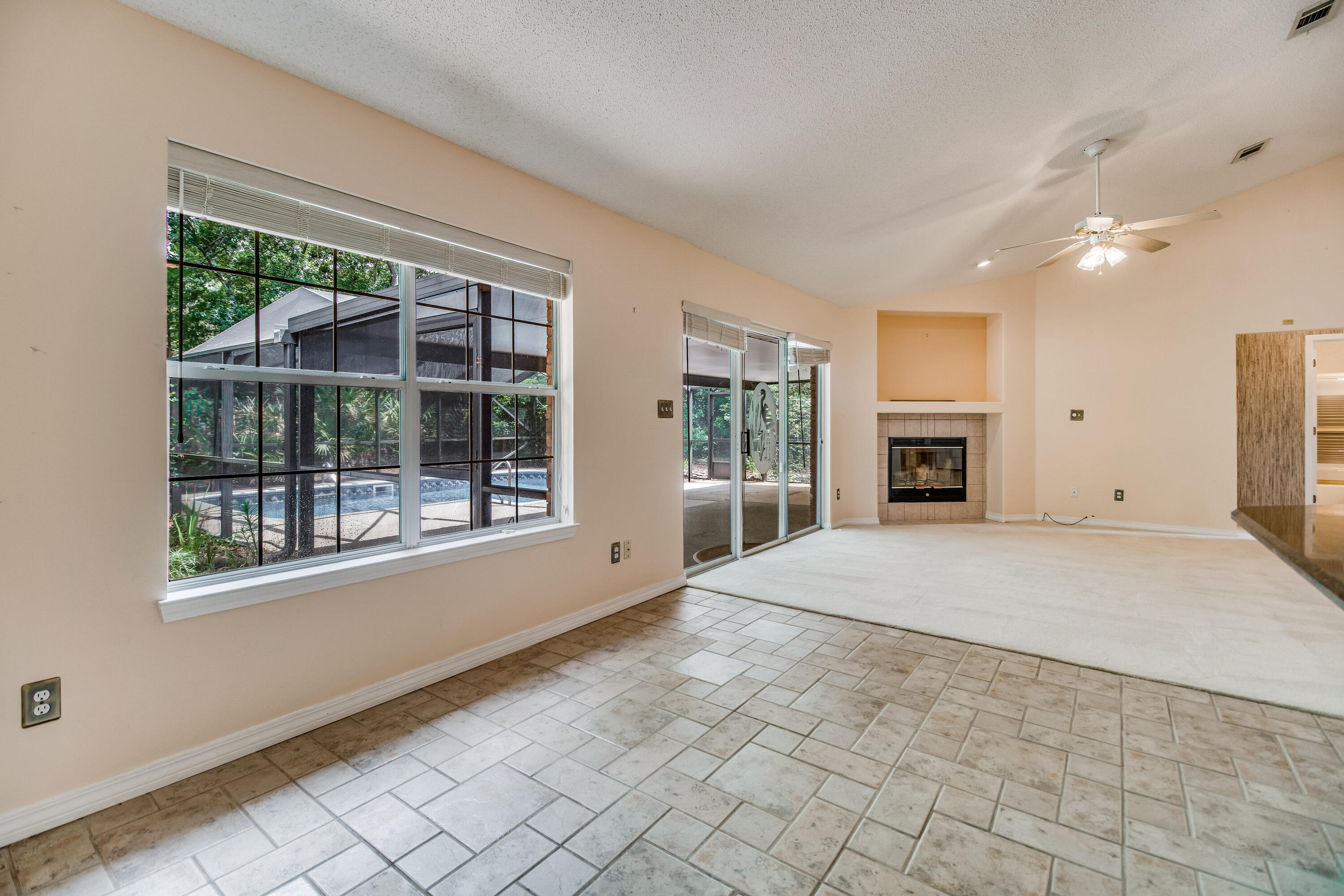 ROBLEDAL ESTATES - Residential