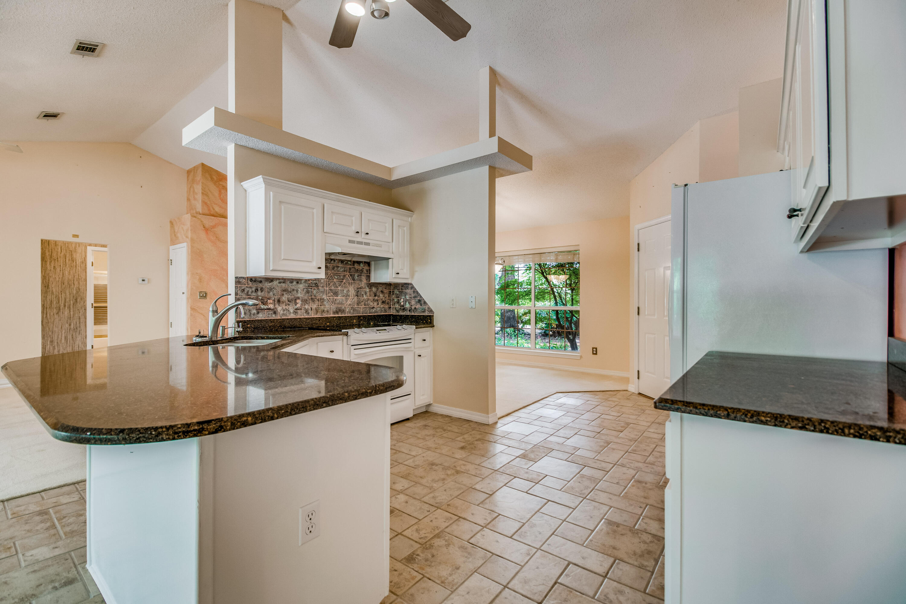 ROBLEDAL ESTATES - Residential