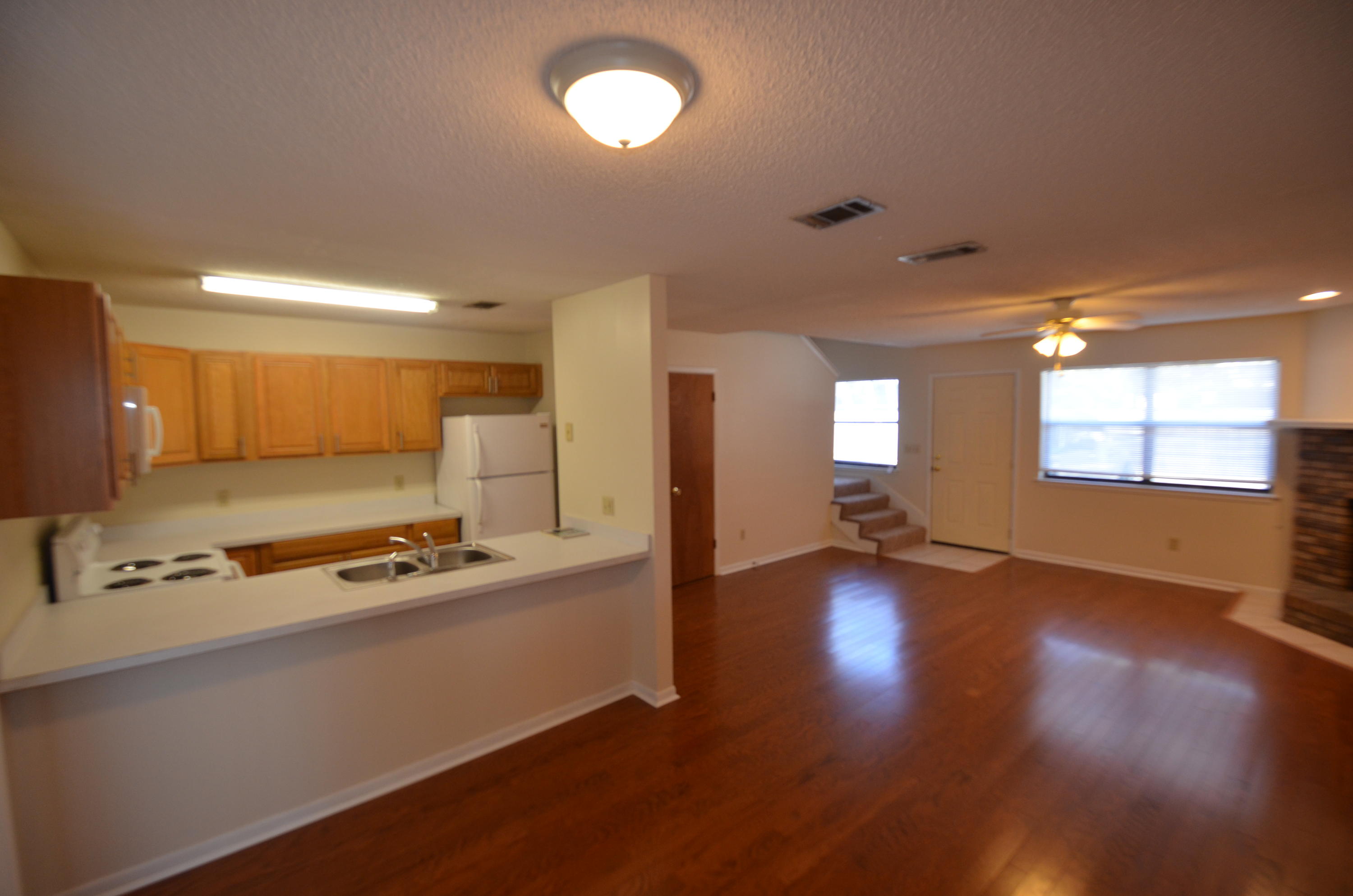 OAK TREE MANOR - Residential Lease