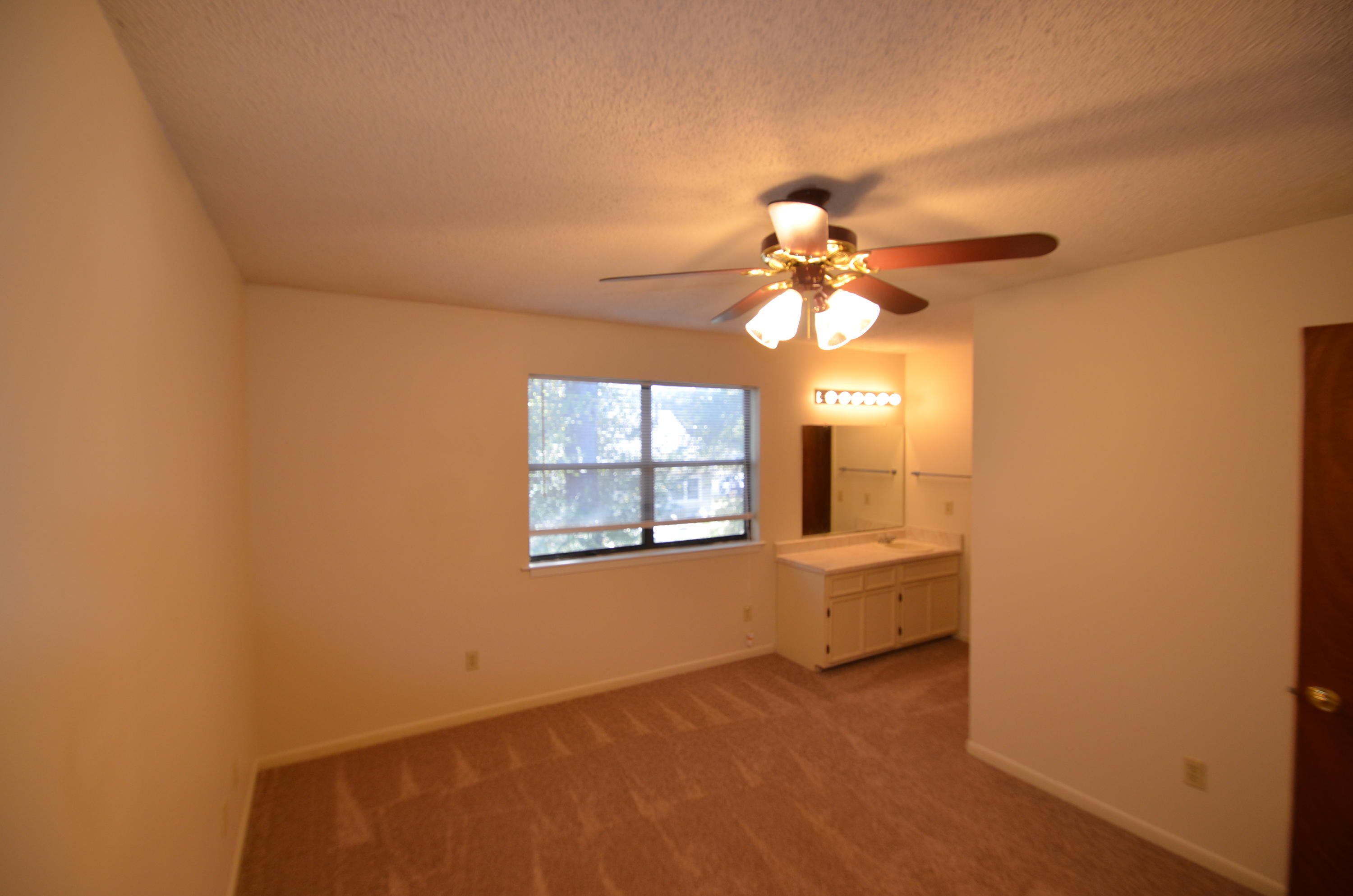 OAK TREE MANOR - Residential Lease