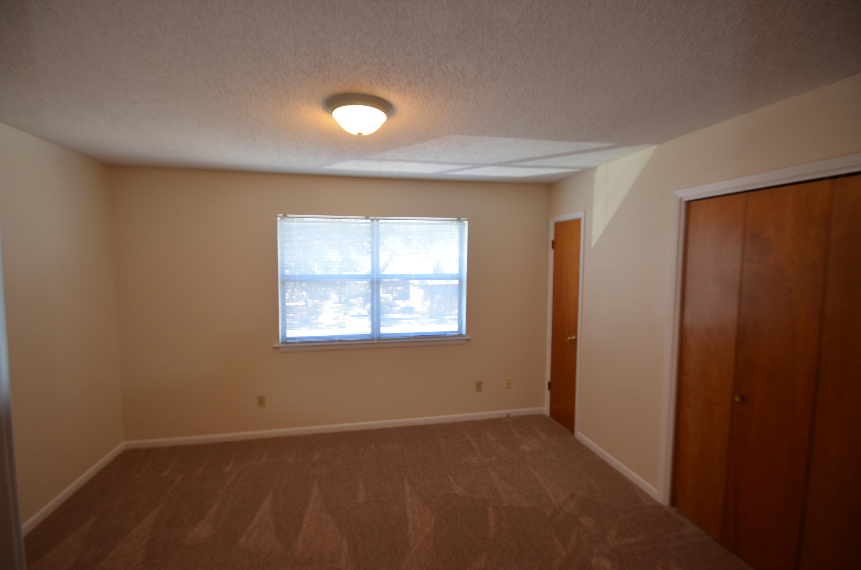 OAK TREE MANOR - Residential Lease