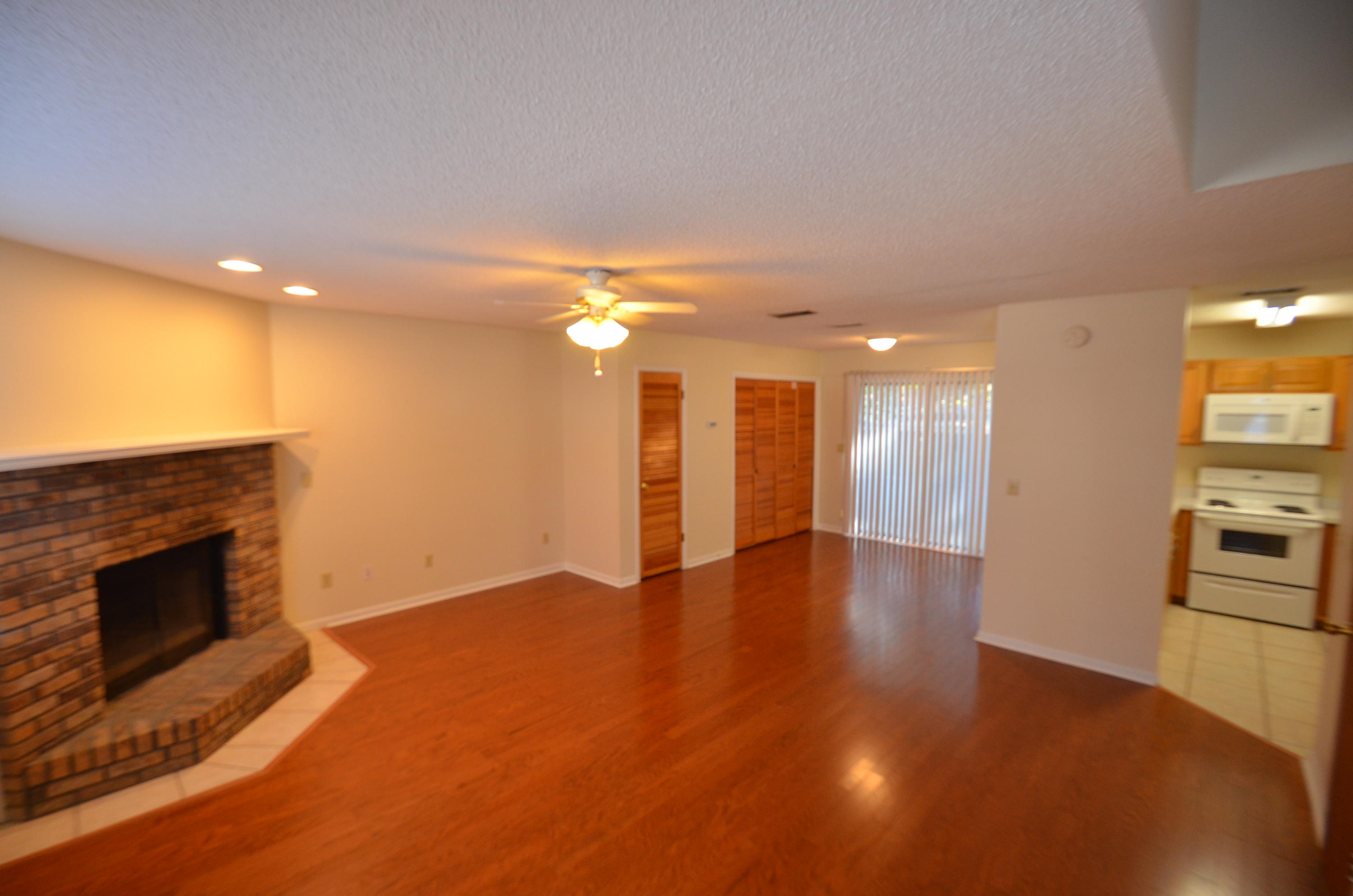 OAK TREE MANOR - Residential Lease