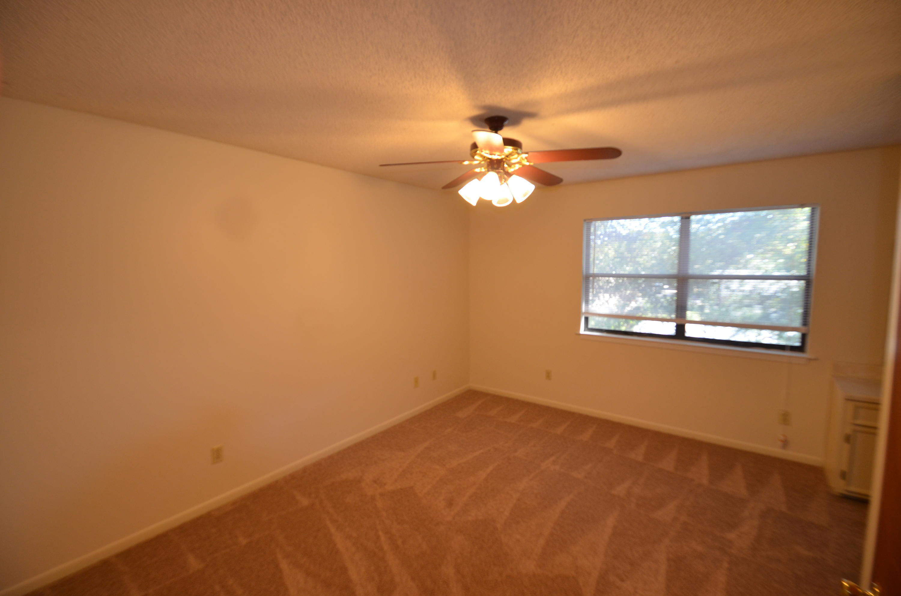 OAK TREE MANOR - Residential Lease