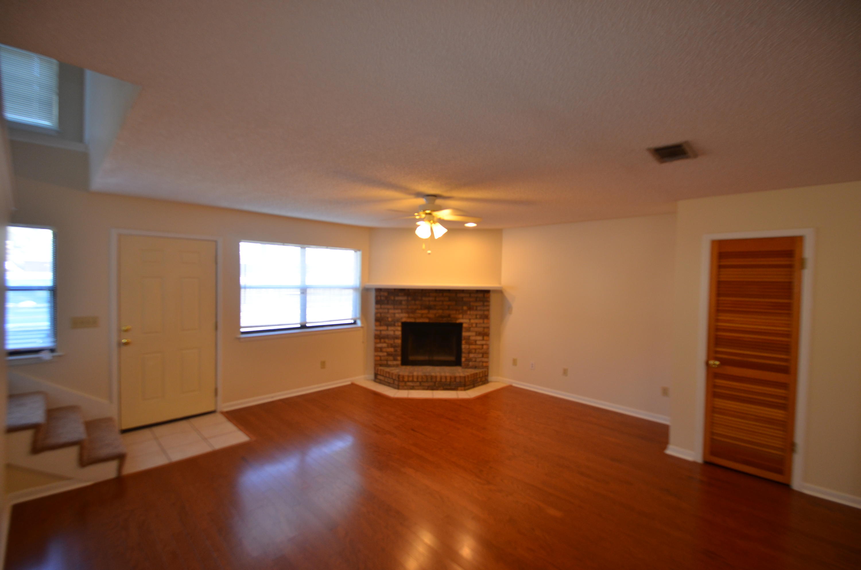 OAK TREE MANOR - Residential Lease