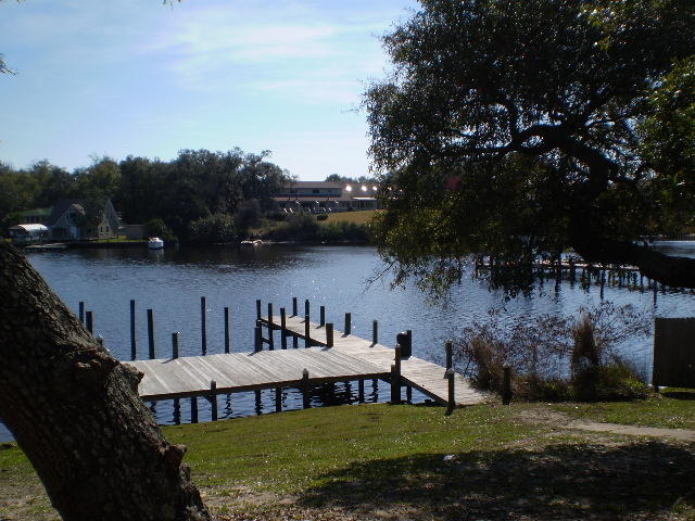 OAK TREE MANOR - Residential Lease