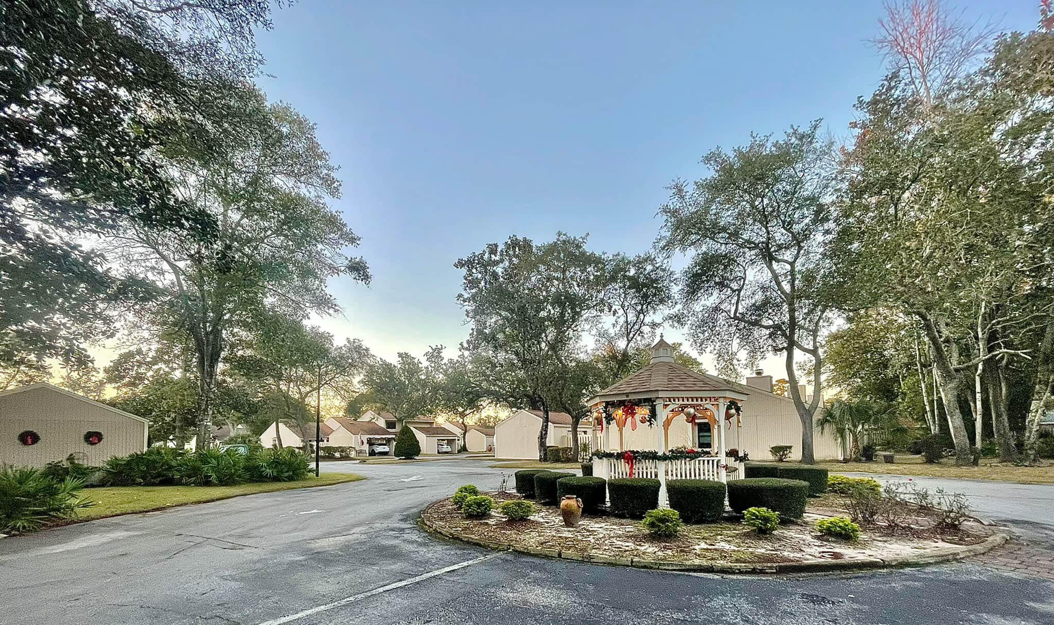 BLUWTR BAY-ROYAL OAK - Residential