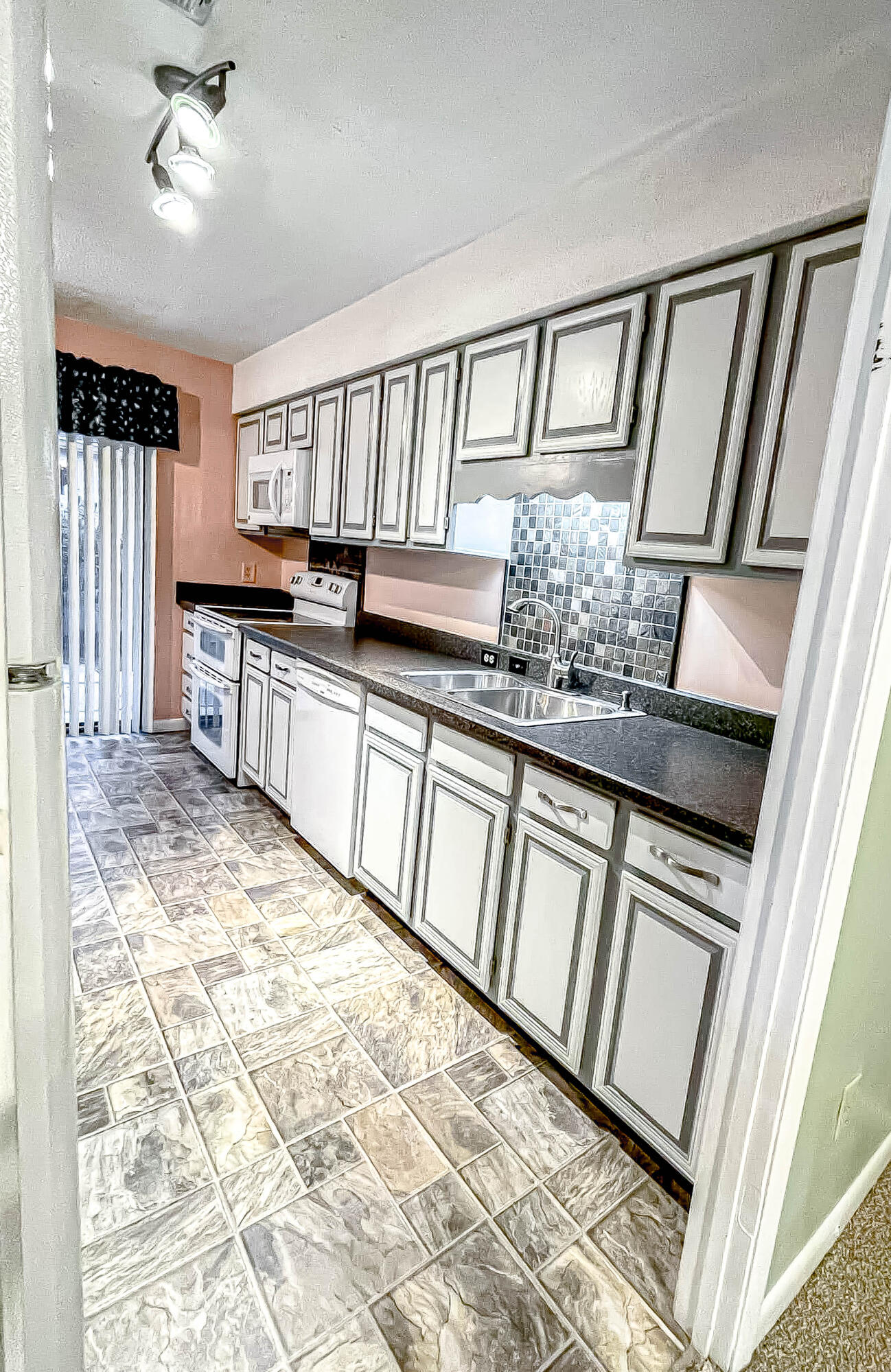 BLUWTR BAY-ROYAL OAK - Residential