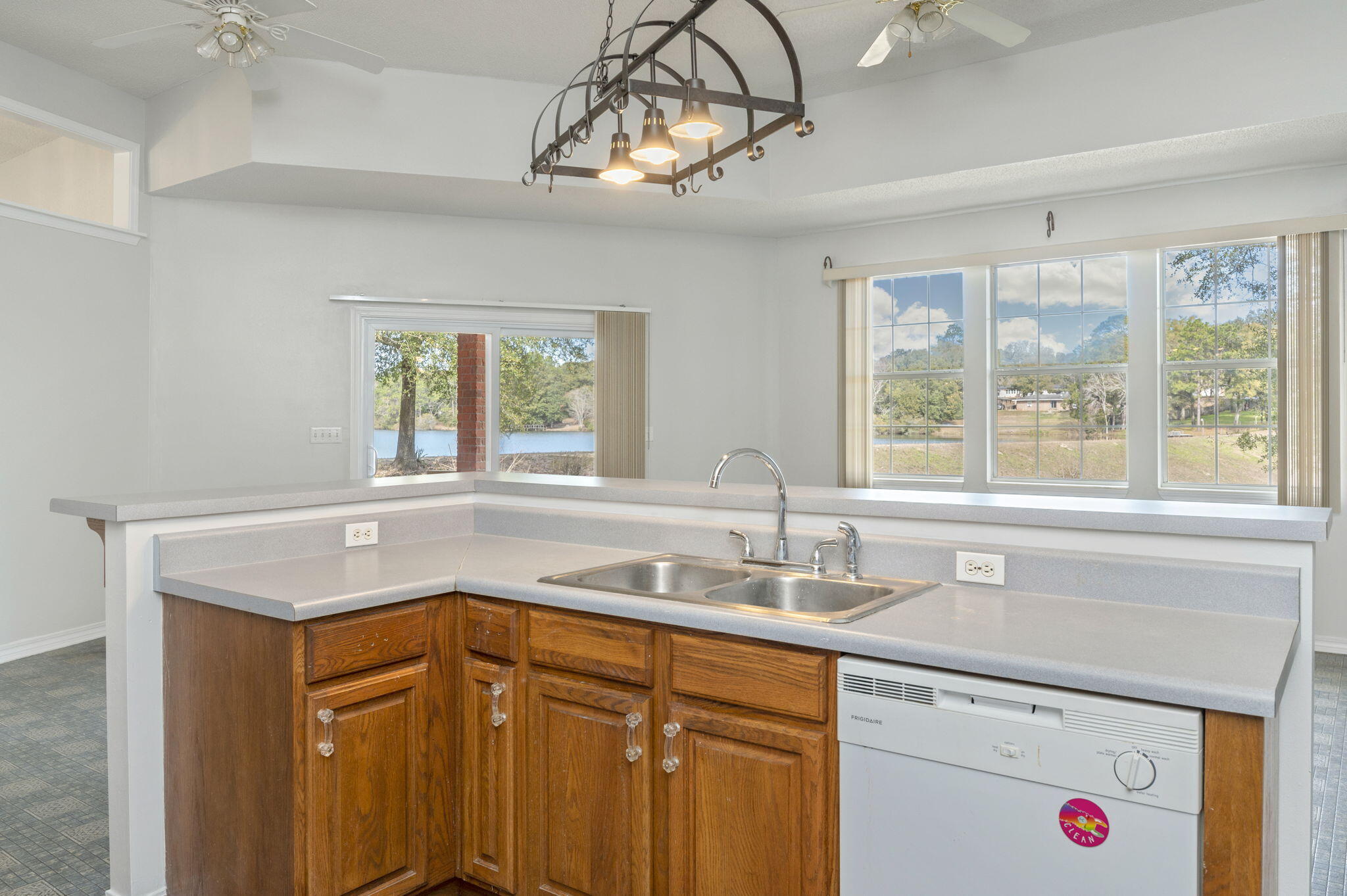 DEL CERRO VISTA - Residential