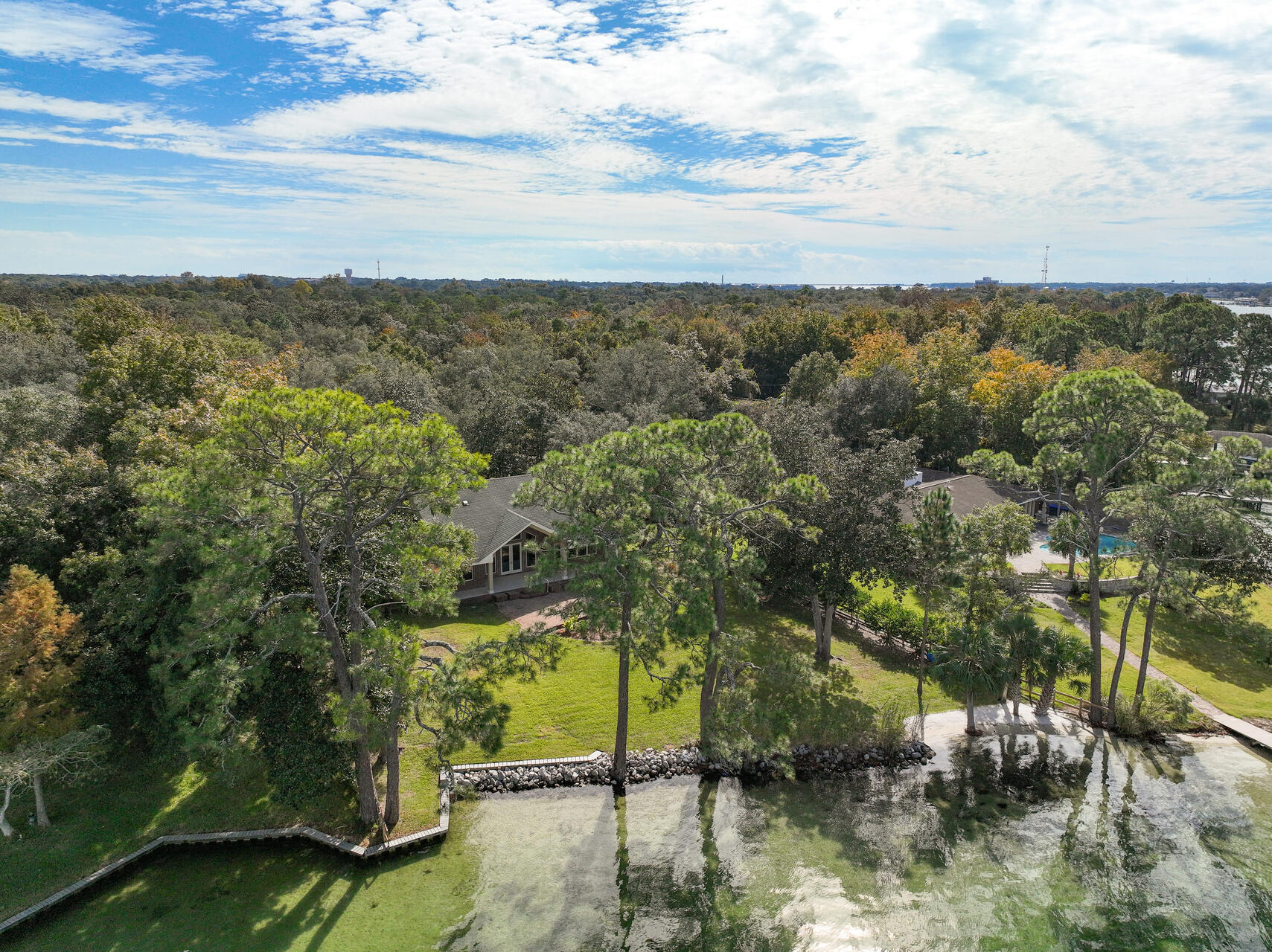 WOODLAND SHORES - Residential
