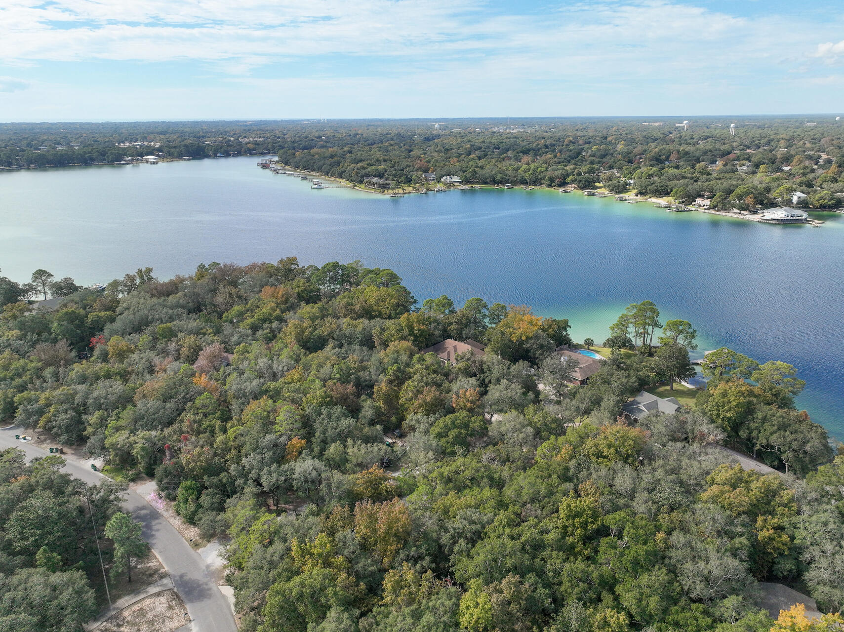 WOODLAND SHORES - Residential