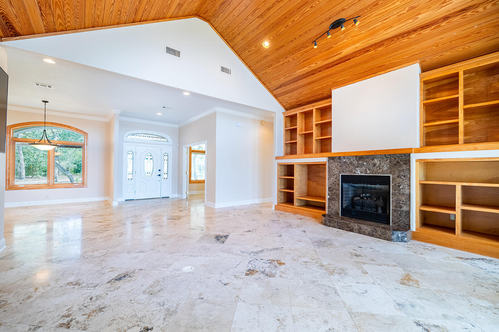 WOODLAND SHORES - Residential