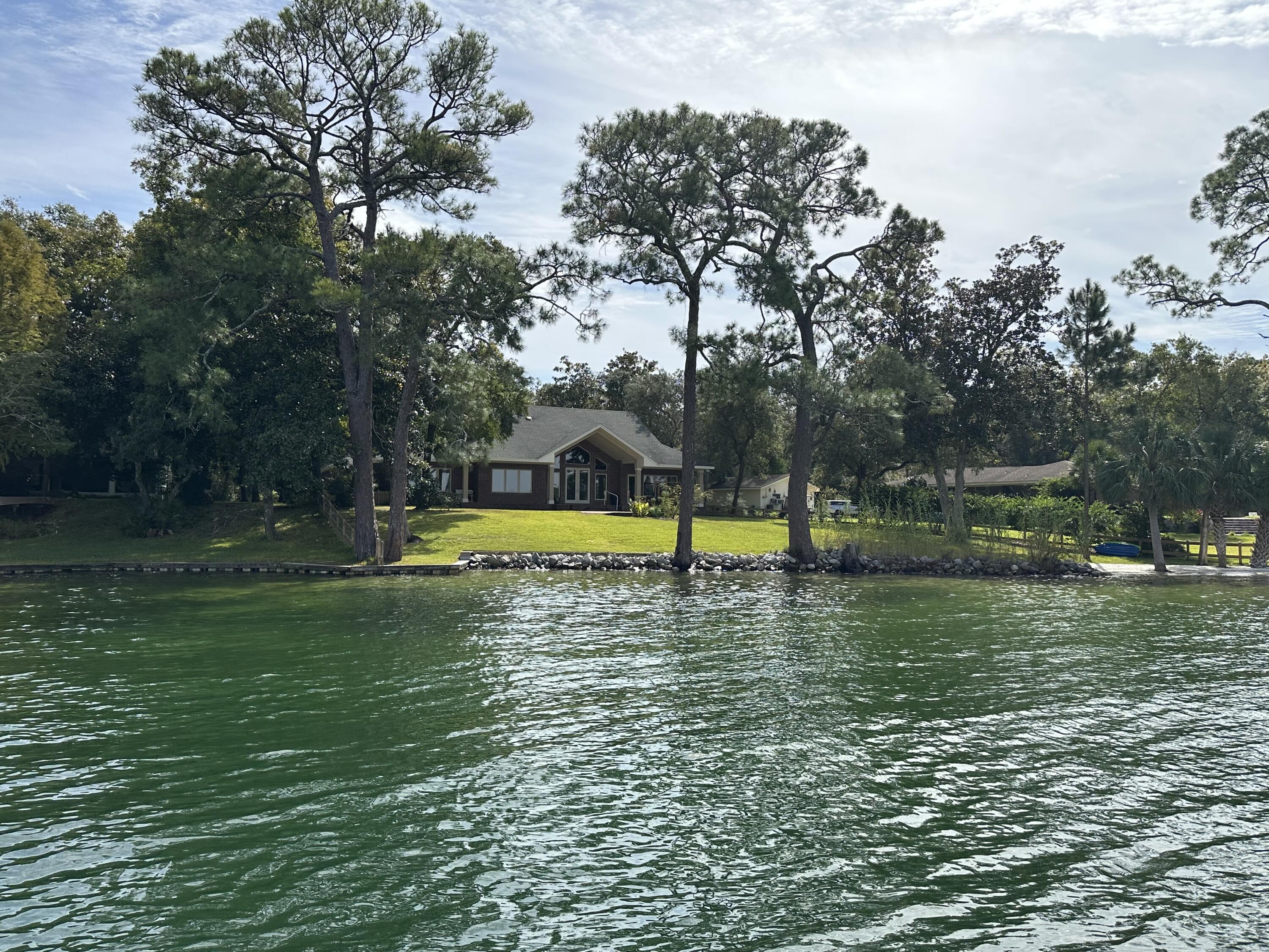 WOODLAND SHORES - Residential