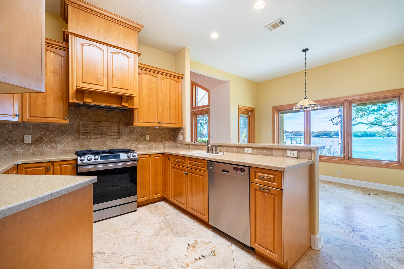 WOODLAND SHORES - Residential