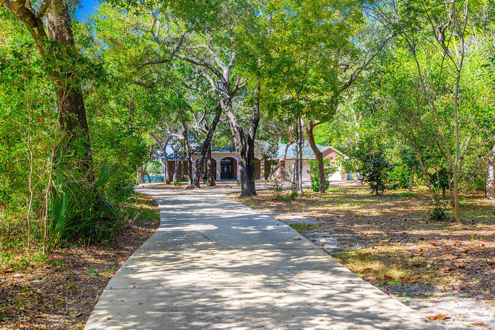 WOODLAND SHORES - Residential