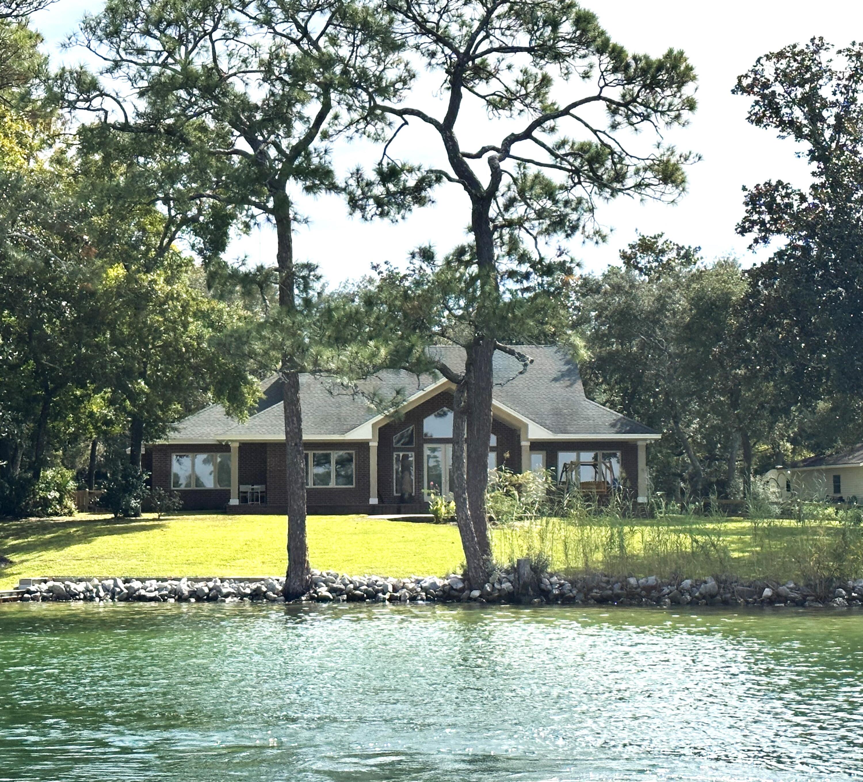 WOODLAND SHORES - Residential