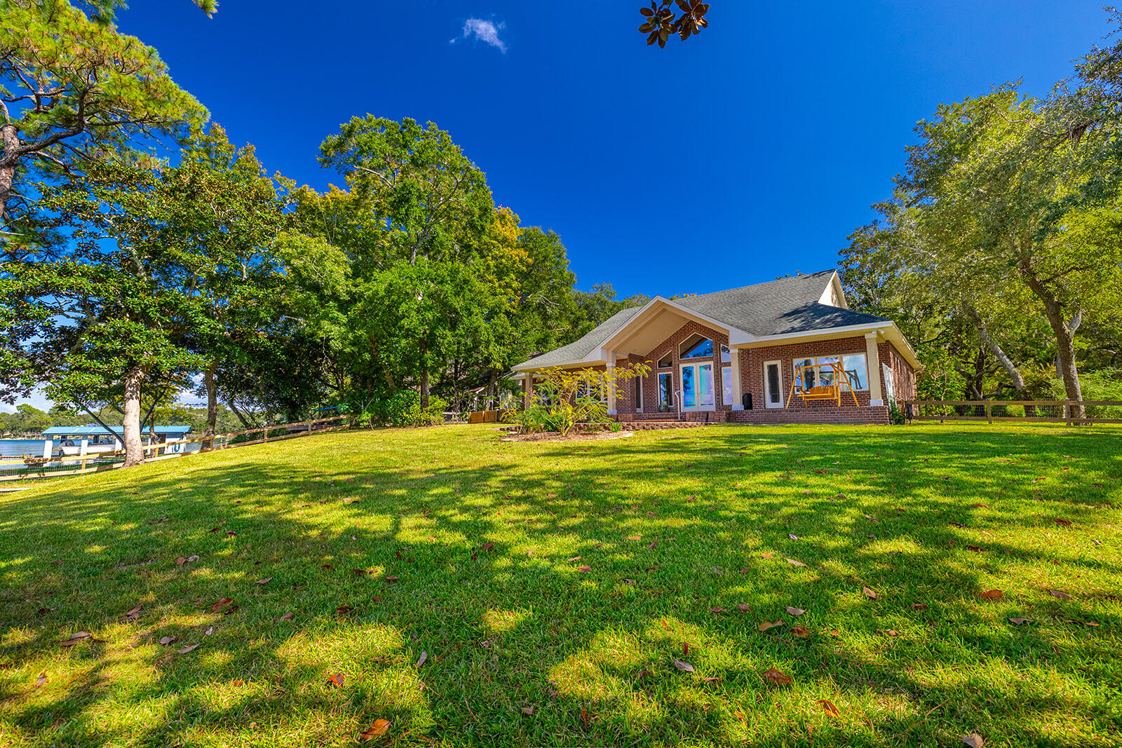 WOODLAND SHORES - Residential