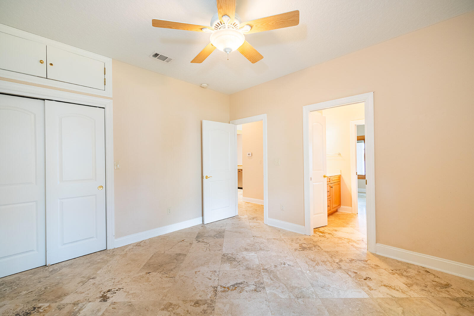 WOODLAND SHORES - Residential