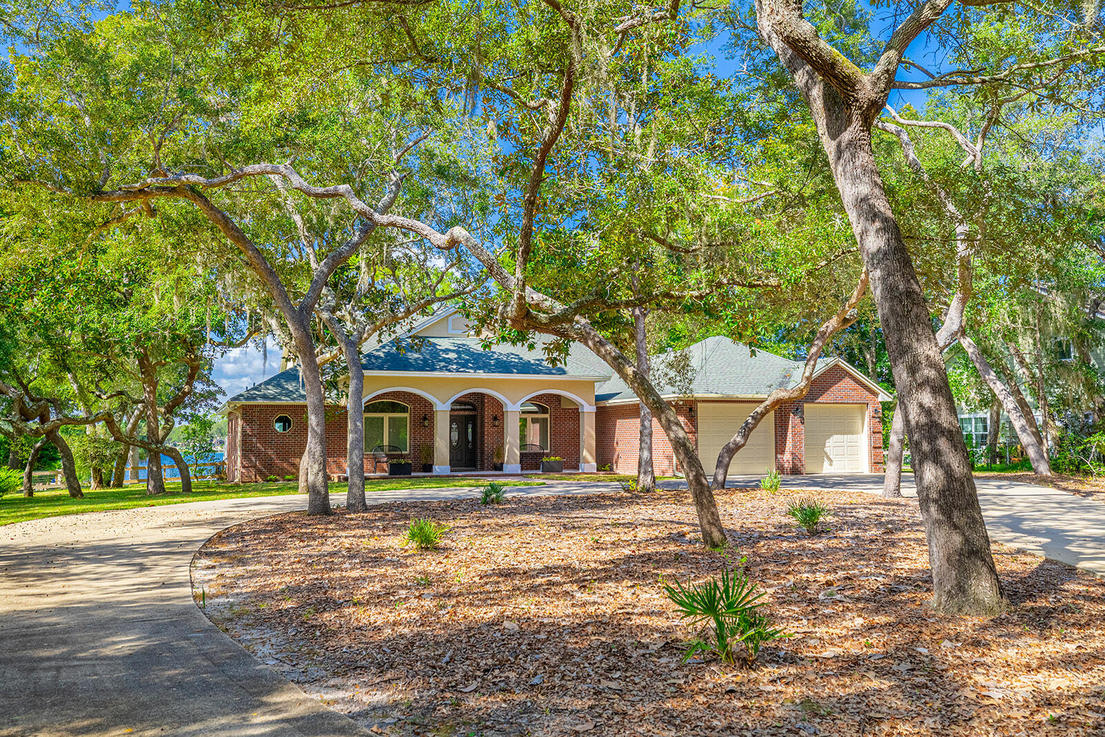 WOODLAND SHORES - Residential