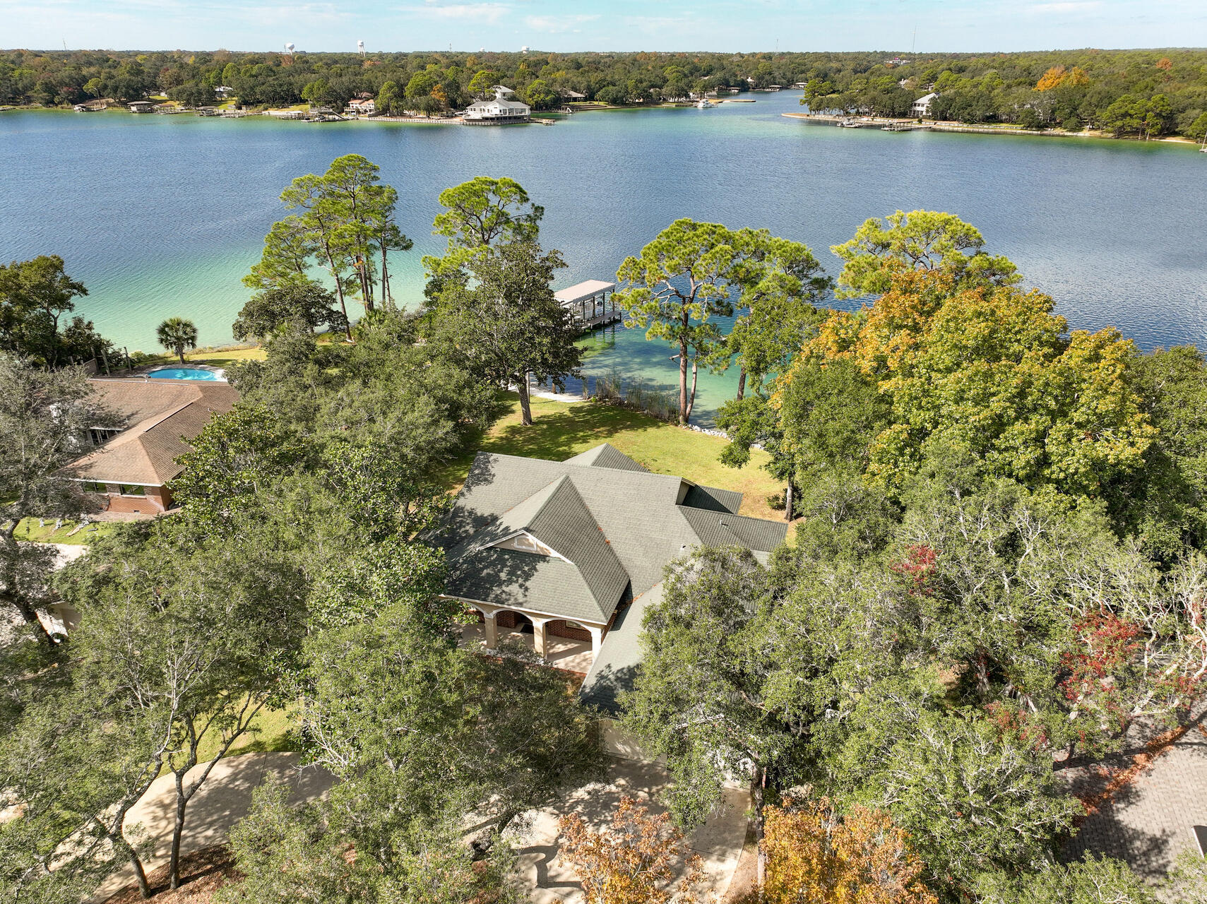 WOODLAND SHORES - Residential