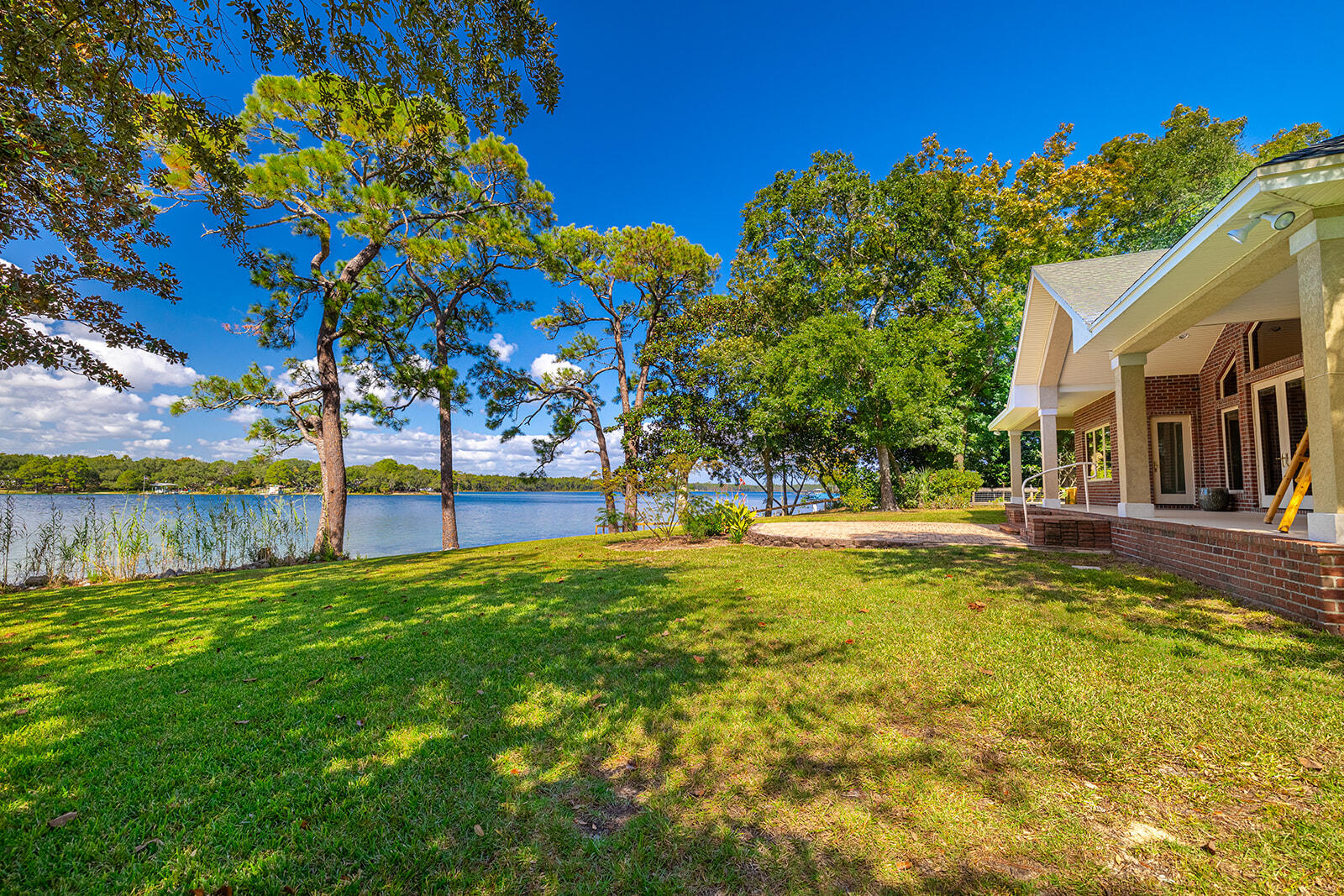 WOODLAND SHORES - Residential