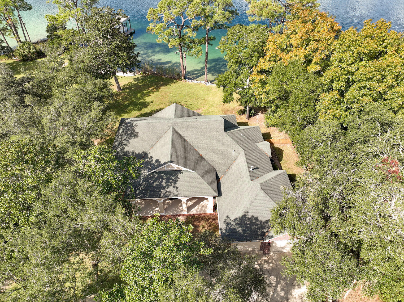 WOODLAND SHORES - Residential