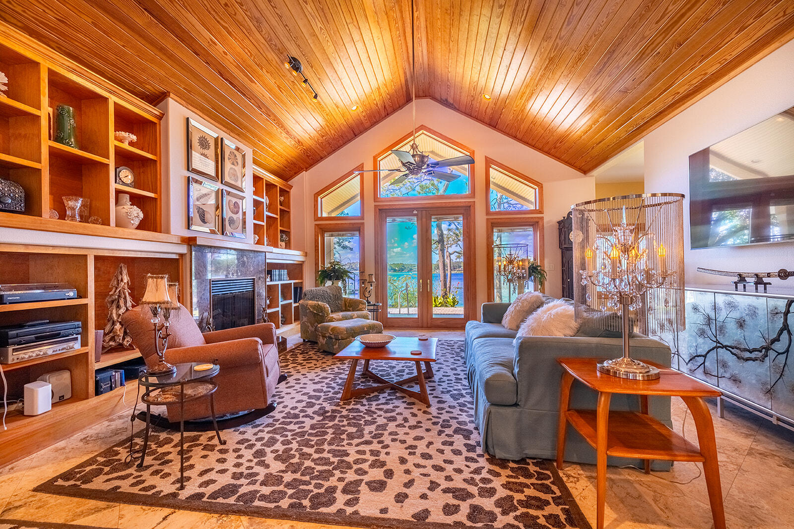 WOODLAND SHORES - Residential
