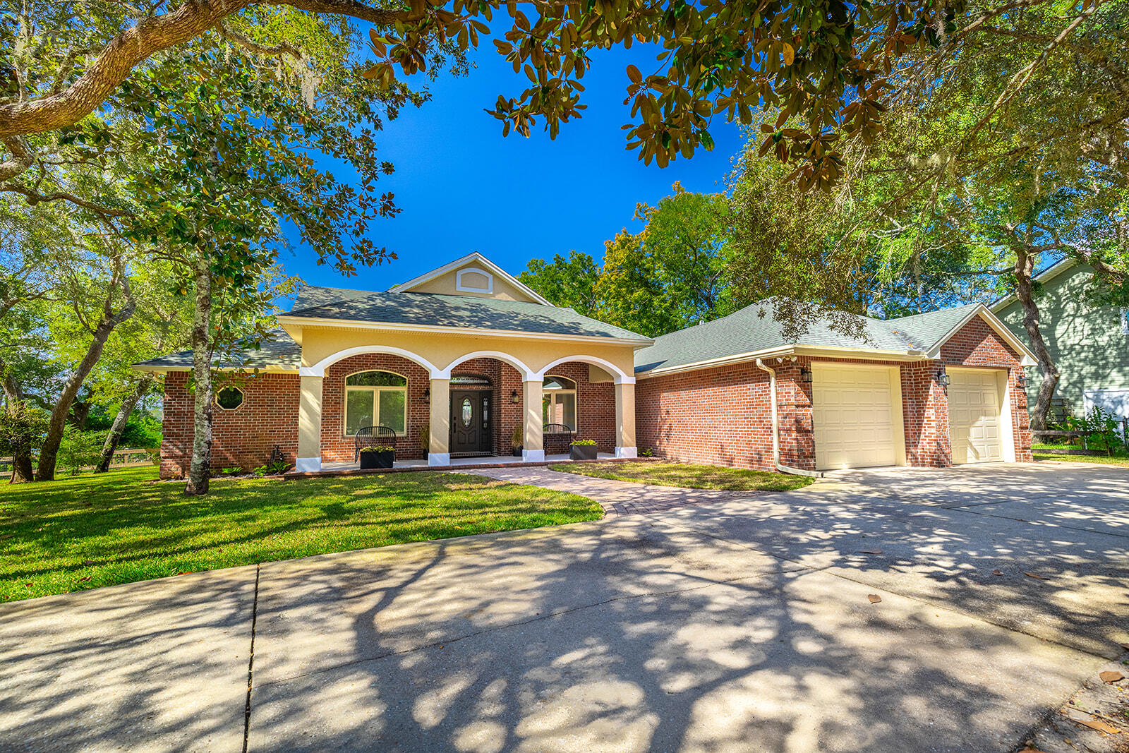 WOODLAND SHORES - Residential