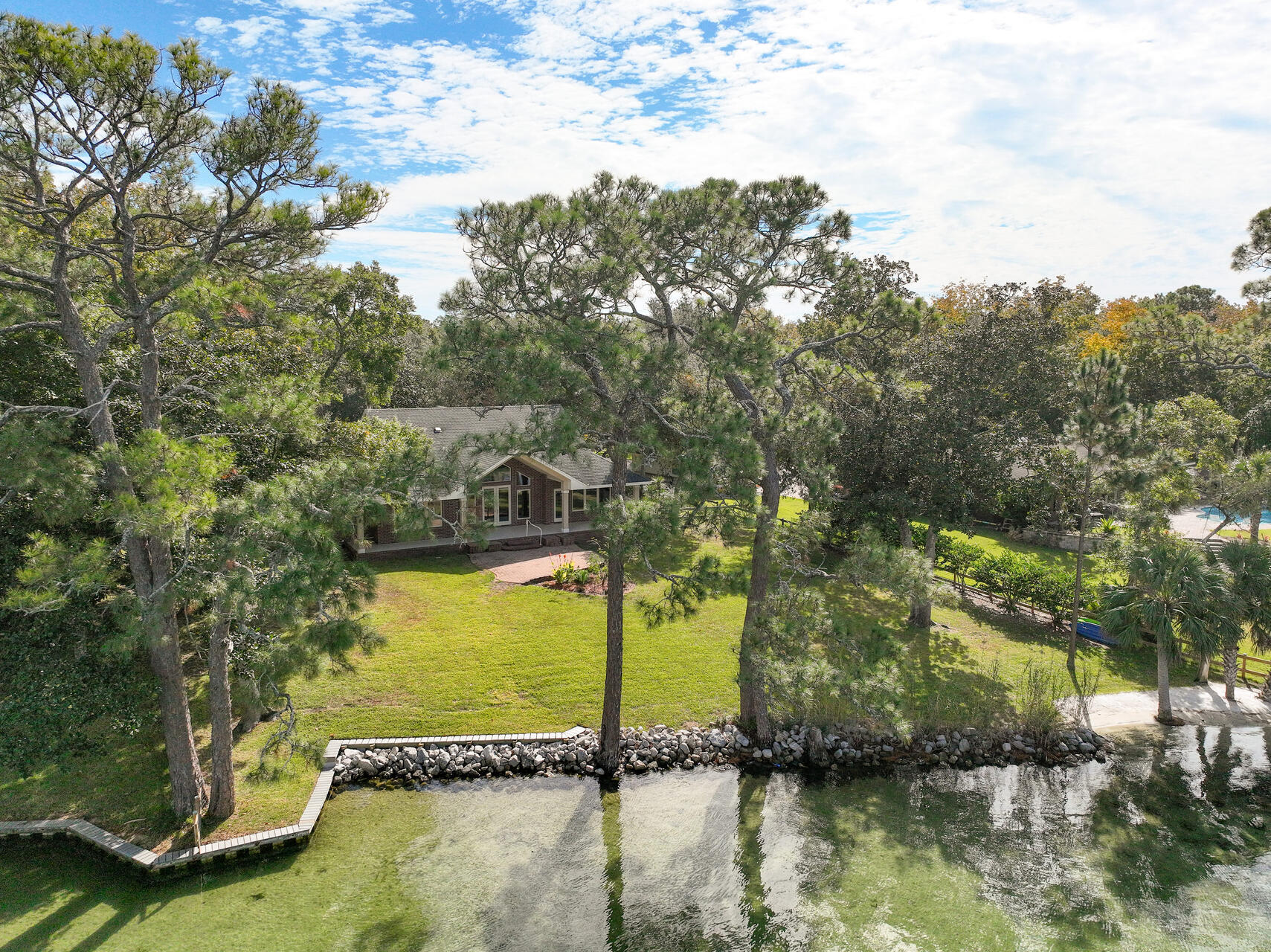 WOODLAND SHORES - Residential