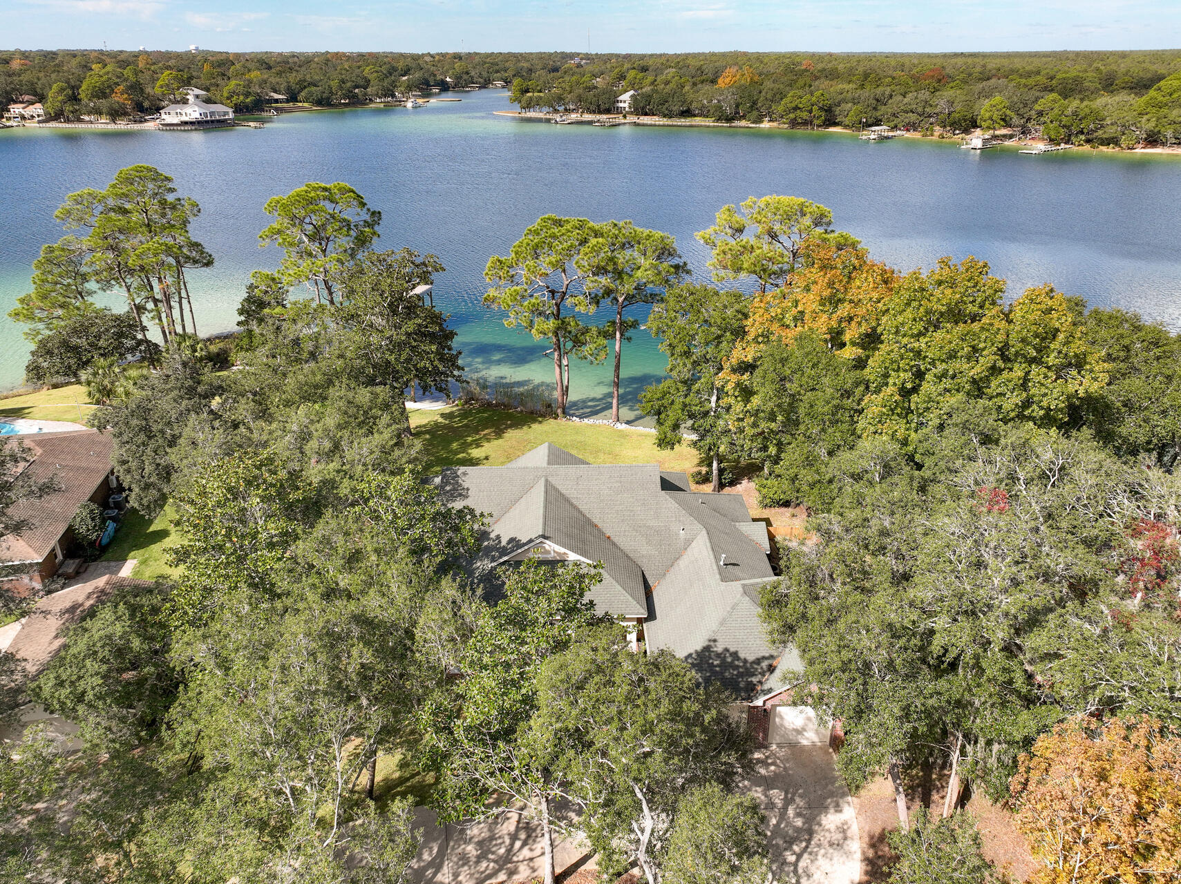 WOODLAND SHORES - Residential