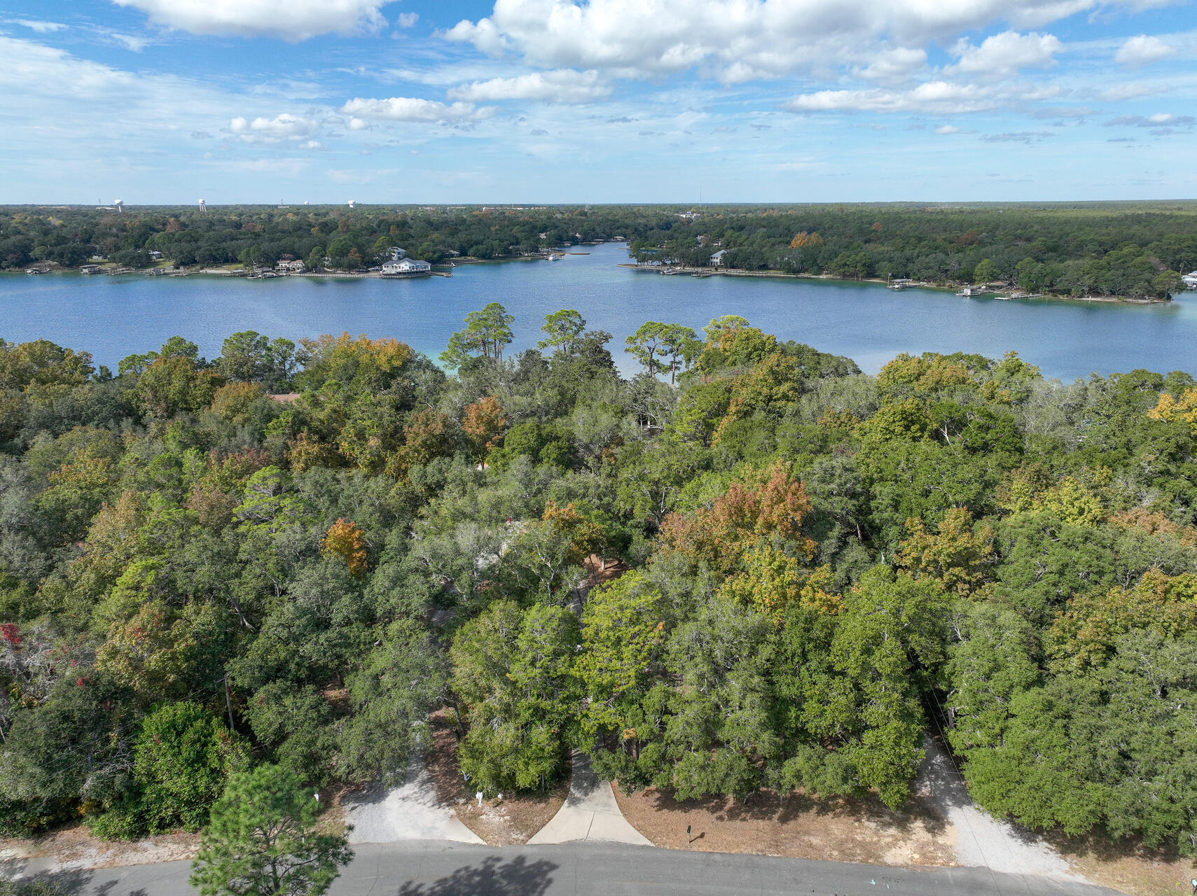 WOODLAND SHORES - Residential