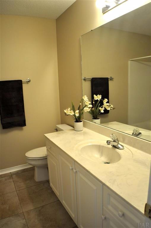 HIDDEN BAY VILLAGE - Residential