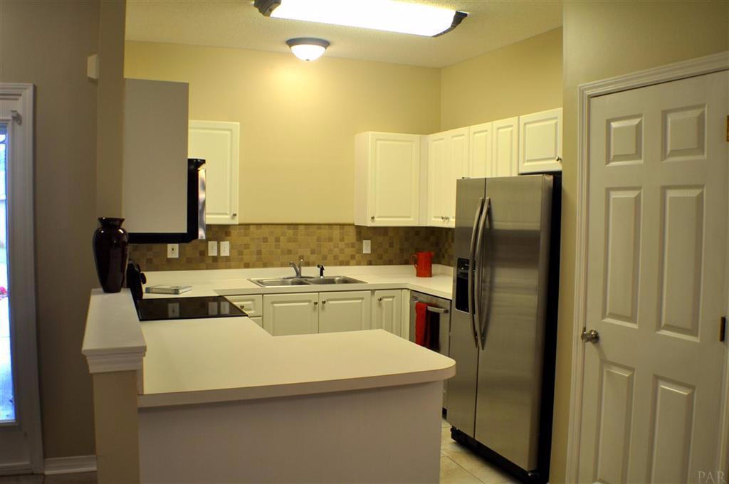 HIDDEN BAY VILLAGE - Residential