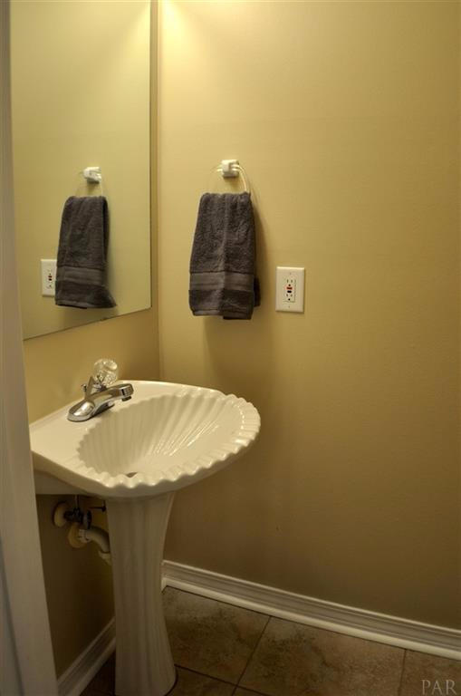 HIDDEN BAY VILLAGE - Residential