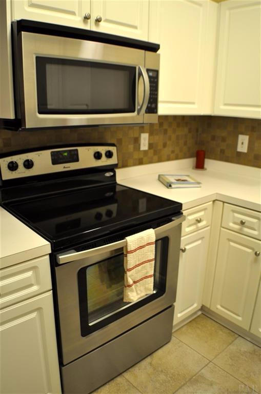 HIDDEN BAY VILLAGE - Residential