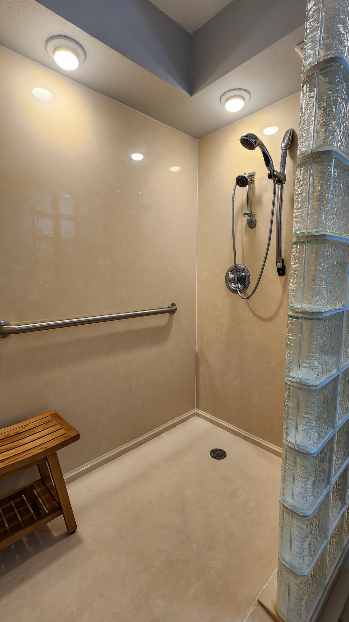 ISLAND ECHO CONDO - Residential