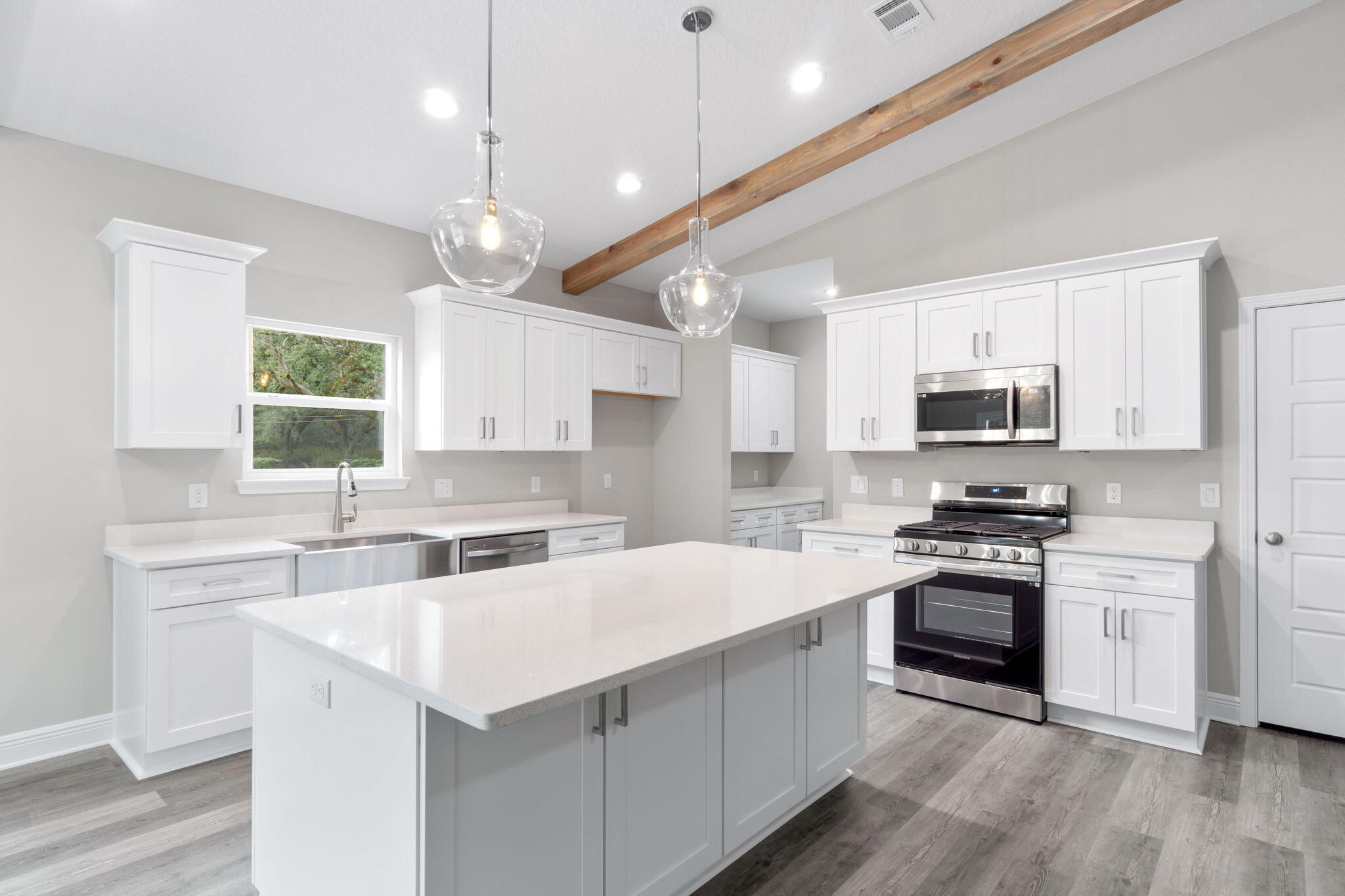 CRESCENT SHORES - Residential