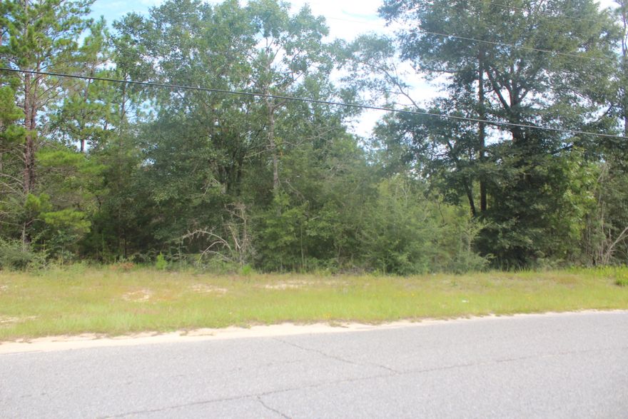 Just over 10 acres in Crestview, located on a paved road - close to the brand new Publix. About a five minute drive from Highway 85 and all the local shopping and dining options. There is a little creek located in the rear of the property.