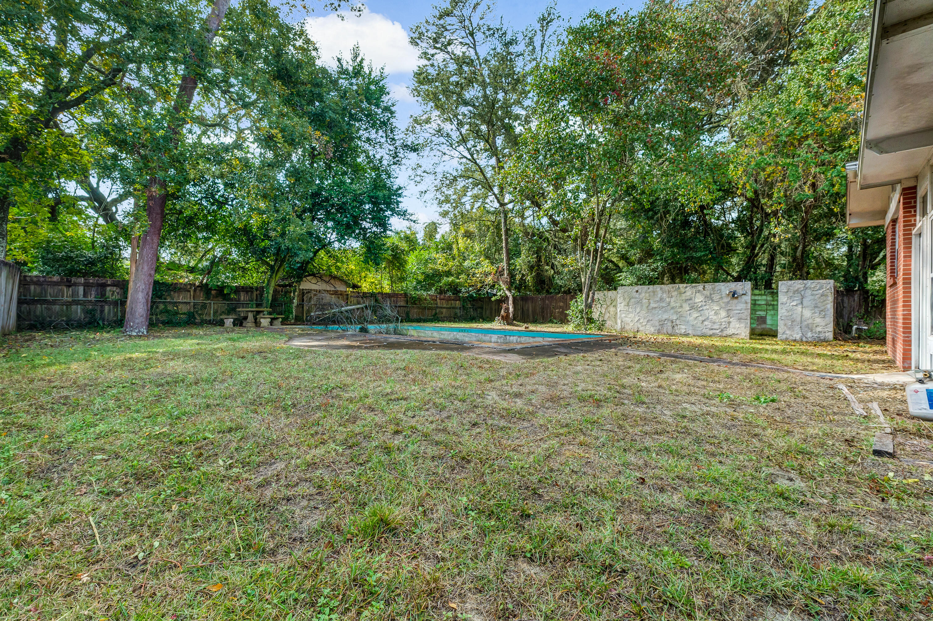 PINECREST HILLS - Residential